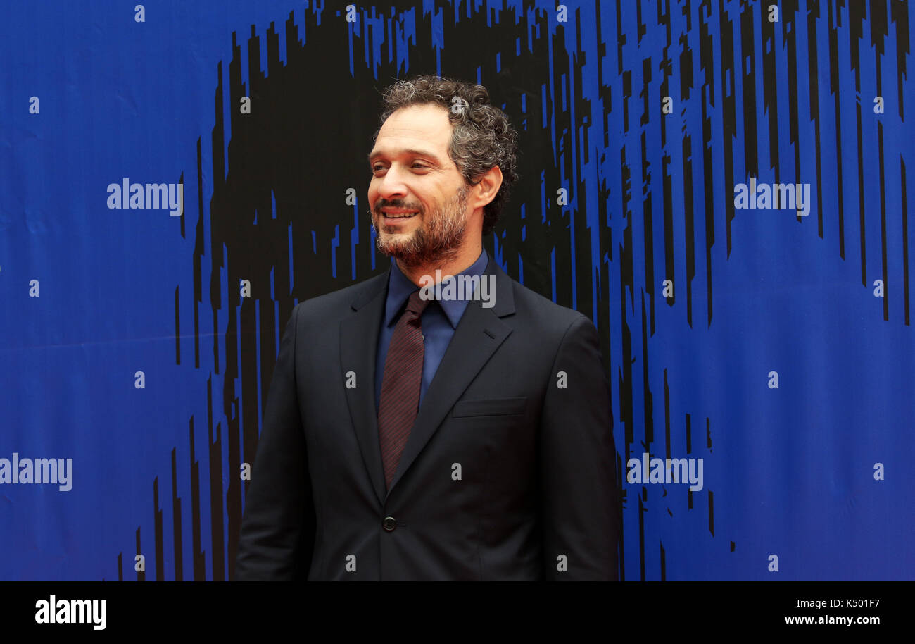 L'Europe, Italie, Lido di Venezia, 07 septembre 2017 : l'acteur italien Claudio Santamaria, dans la chambre de darsena, pour le tapis rouge du film ' brutti e cattivi - laid et mauvais ' (directeur cosimo gomez ), au 74e festival international du film de Venise Photo © ottavia da re/sintesi/Alamy live news Banque D'Images