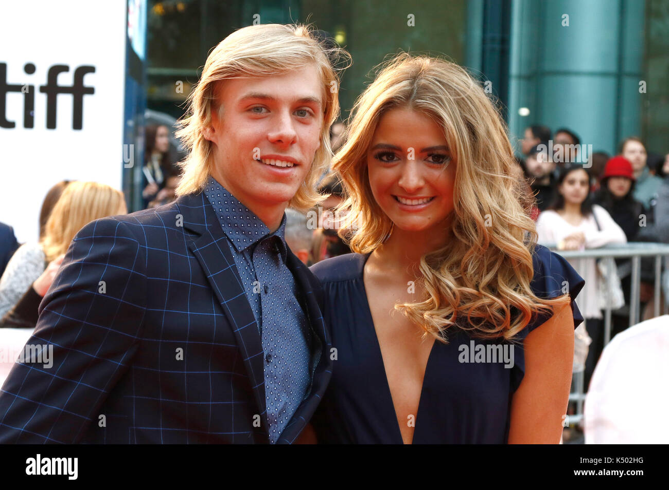 Toronto, Canada. 07Th nov, 2017 joueur de tennis canadien. denis shapovalov et morgan krizmanich participant à la 'borg/mcenroe' premiere au cours de la 42e festival international du film de Toronto à Thomson Hall le 07 septembre 2017 à Toronto, Canada Crédit : geisler-fotopress/Alamy live news Banque D'Images