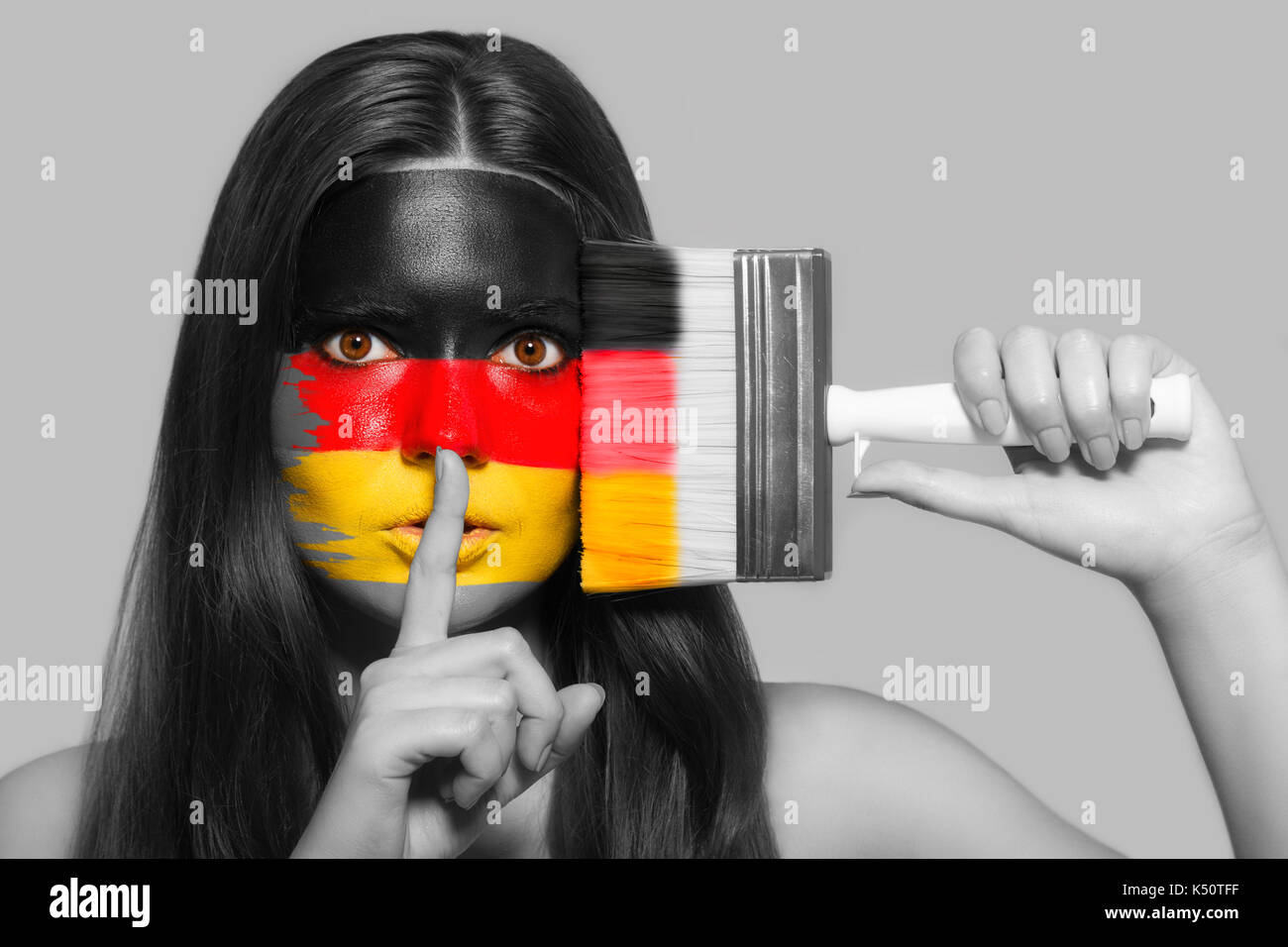 Supportrice dans les couleurs de l'Allemagne Banque D'Images