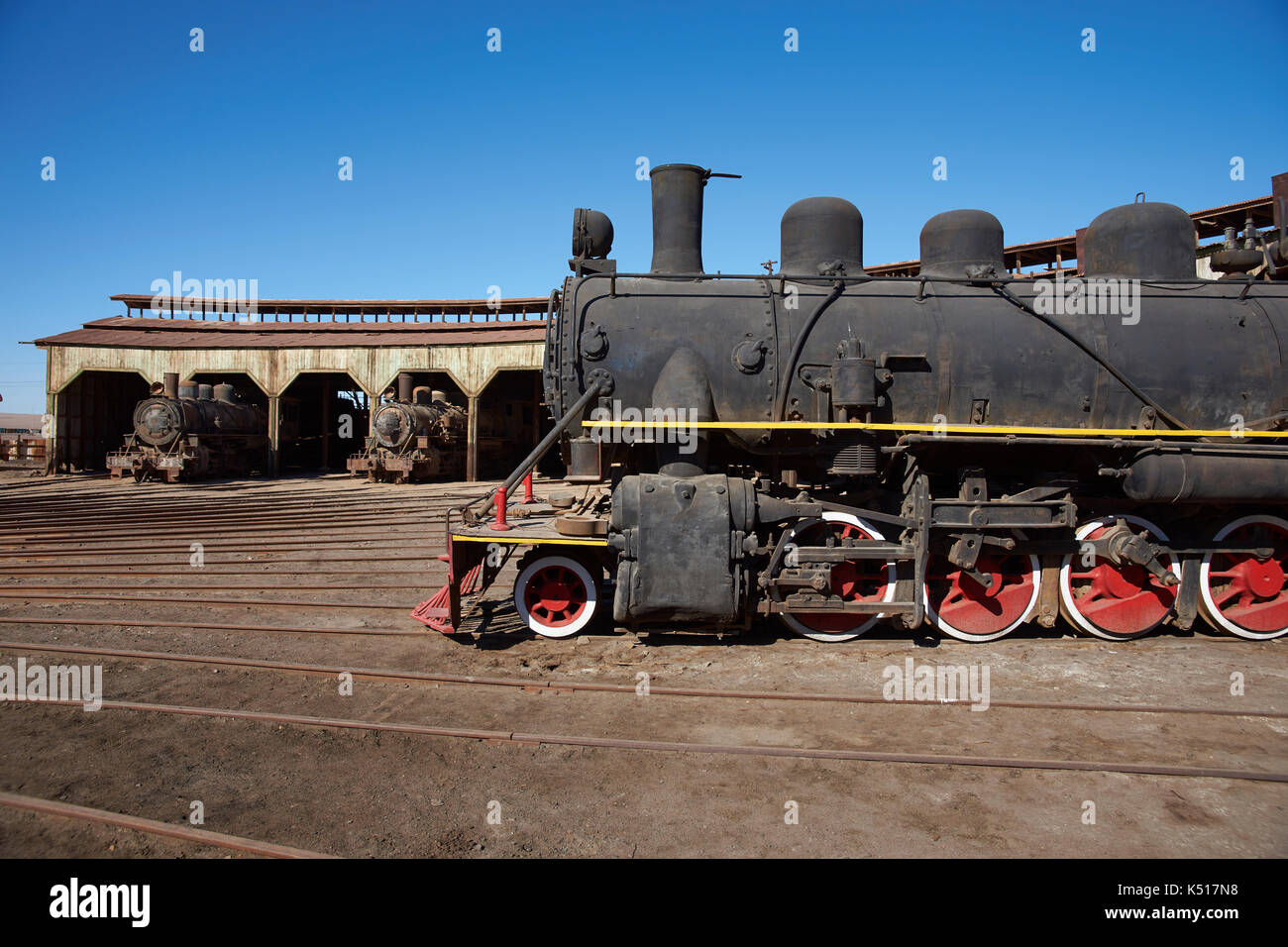 Vieilles locomotives à vapeur lors de l'historique de la protection du moteur à baquedano gare dans le désert d'Atacama, Chili Banque D'Images