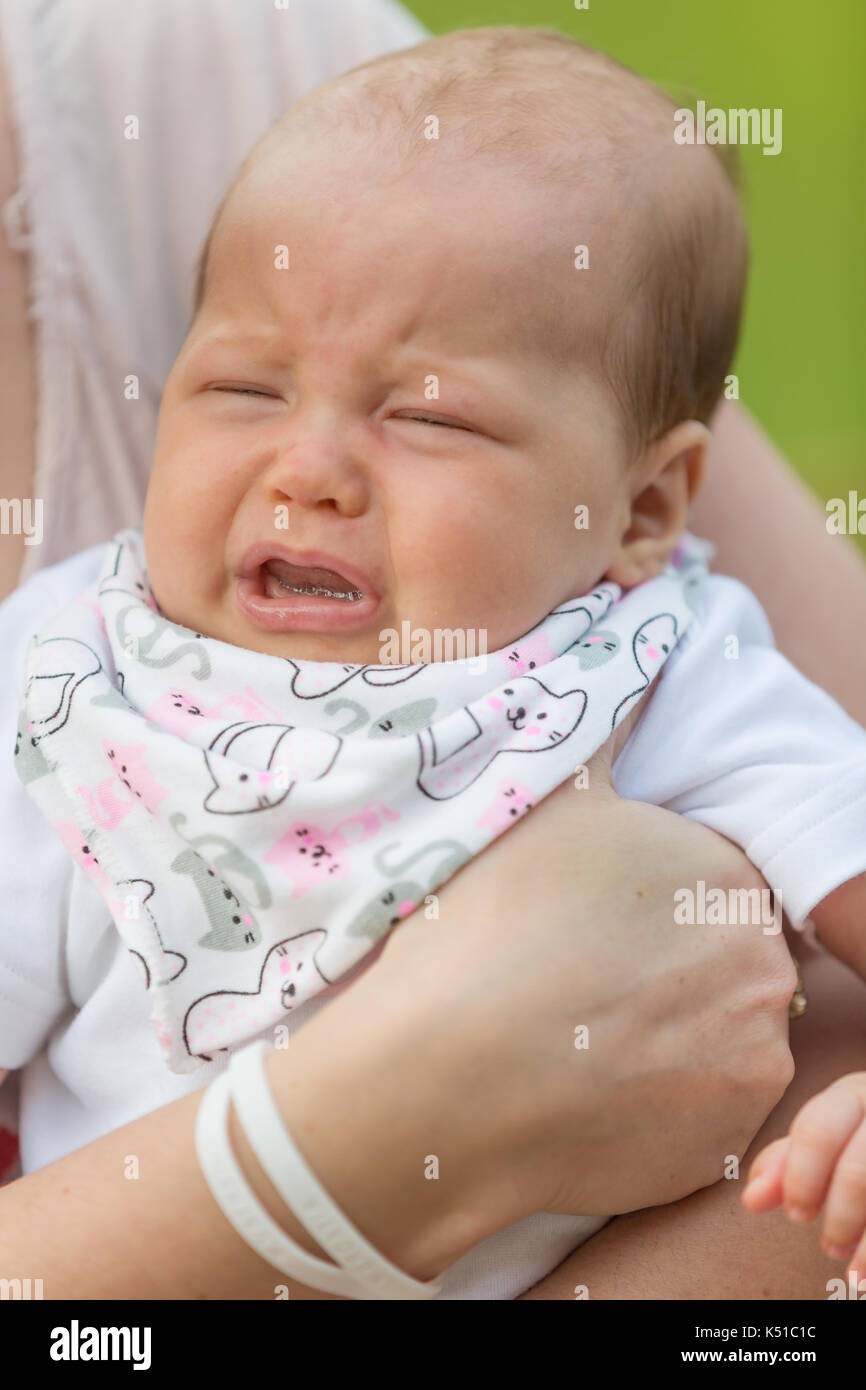 Mere Tenant Son Bebe Nouveau Ne Fille Vintage Effet Instagram Applique Le Concept De Parentalite Bonheur Et Vie De Famille Photo Stock Alamy