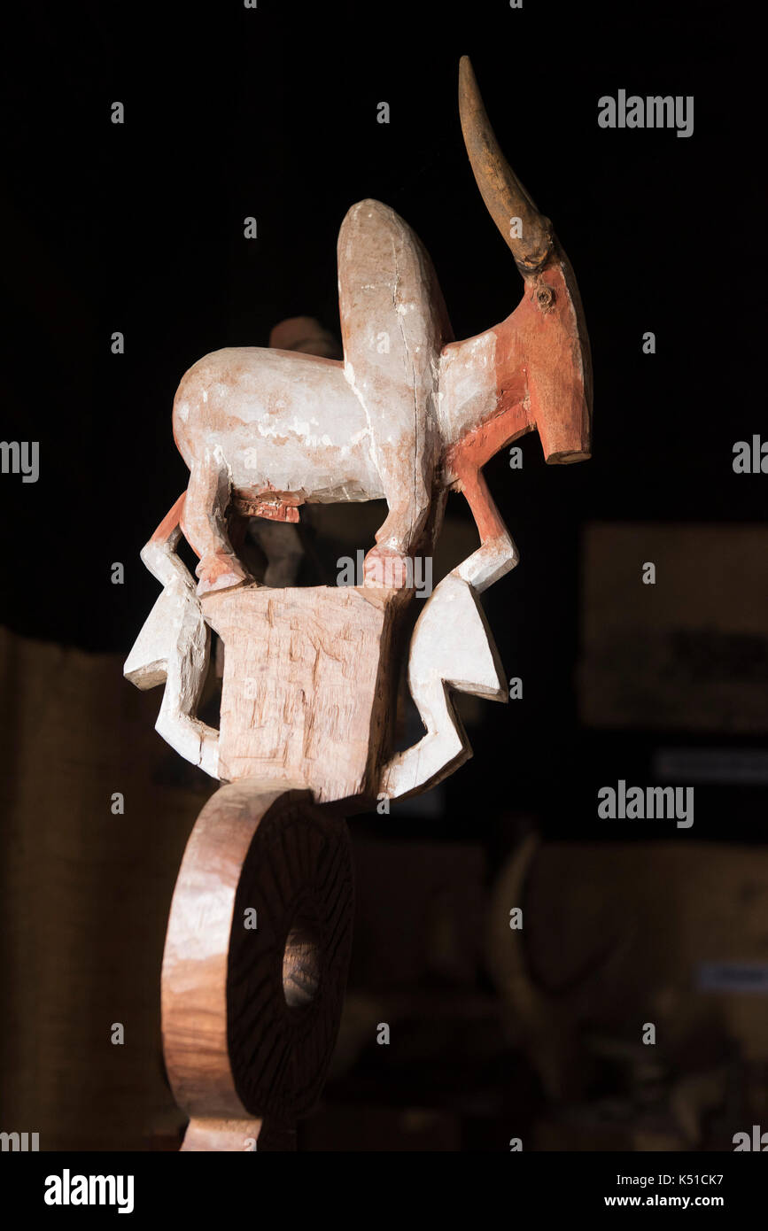 Tombeau Mahafaly Fasana marqueur, exposée dans le musée installé dans le palais du roi vacances historique de Radama II, Hilltop Rova de Madagascar, jolie villa f5 Banque D'Images