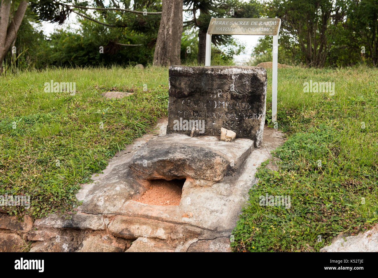 Tombe ancienne à Ambohidrabiby colline sacrée, capital formel du roi Ralamb, Madagascar Banque D'Images