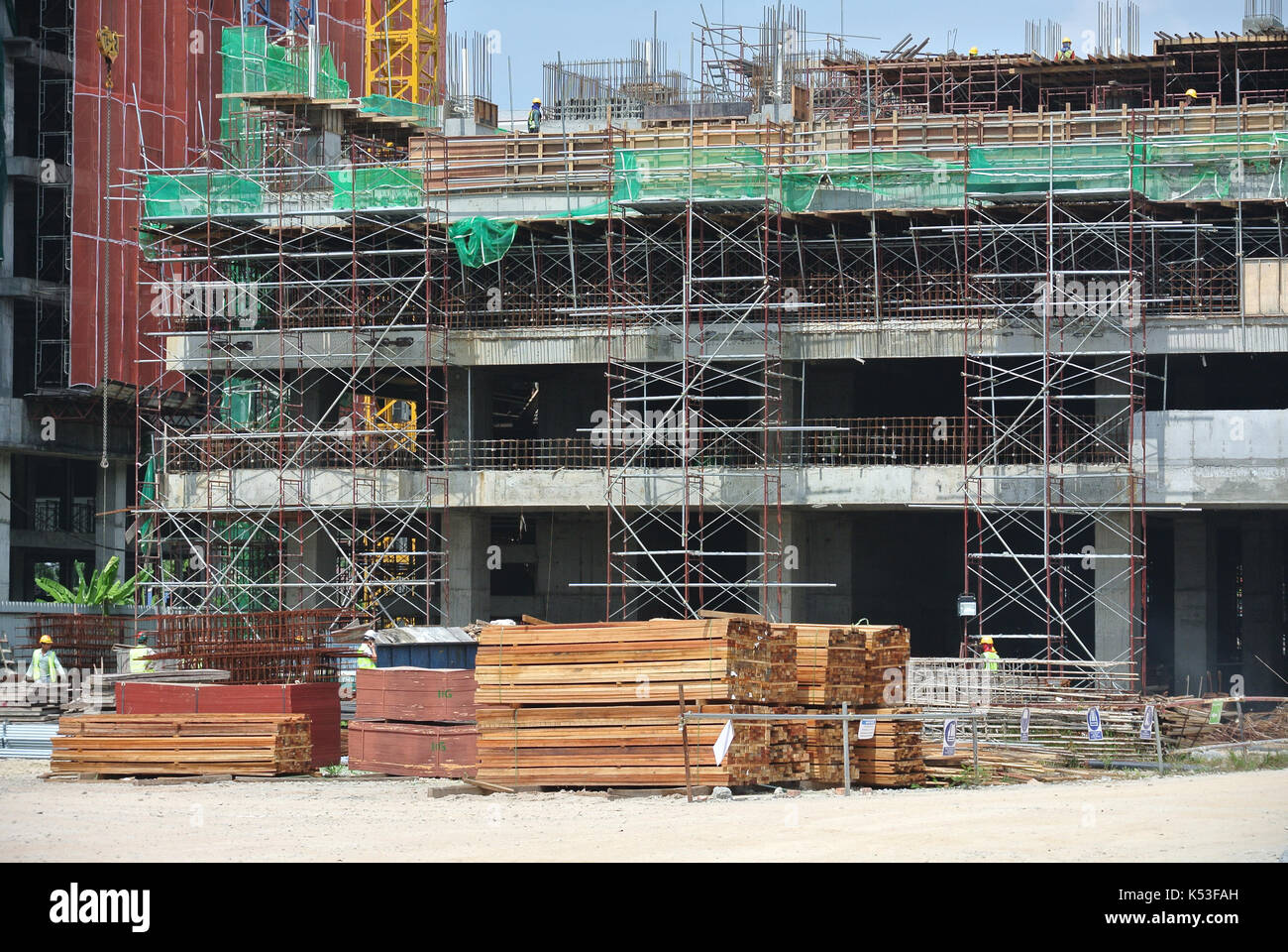 Malacca, Malaisie - 25 février 2017 : chantier de construction en cours à Malacca, Malaisie pendant la journée. activité quotidienne est en cours. Banque D'Images