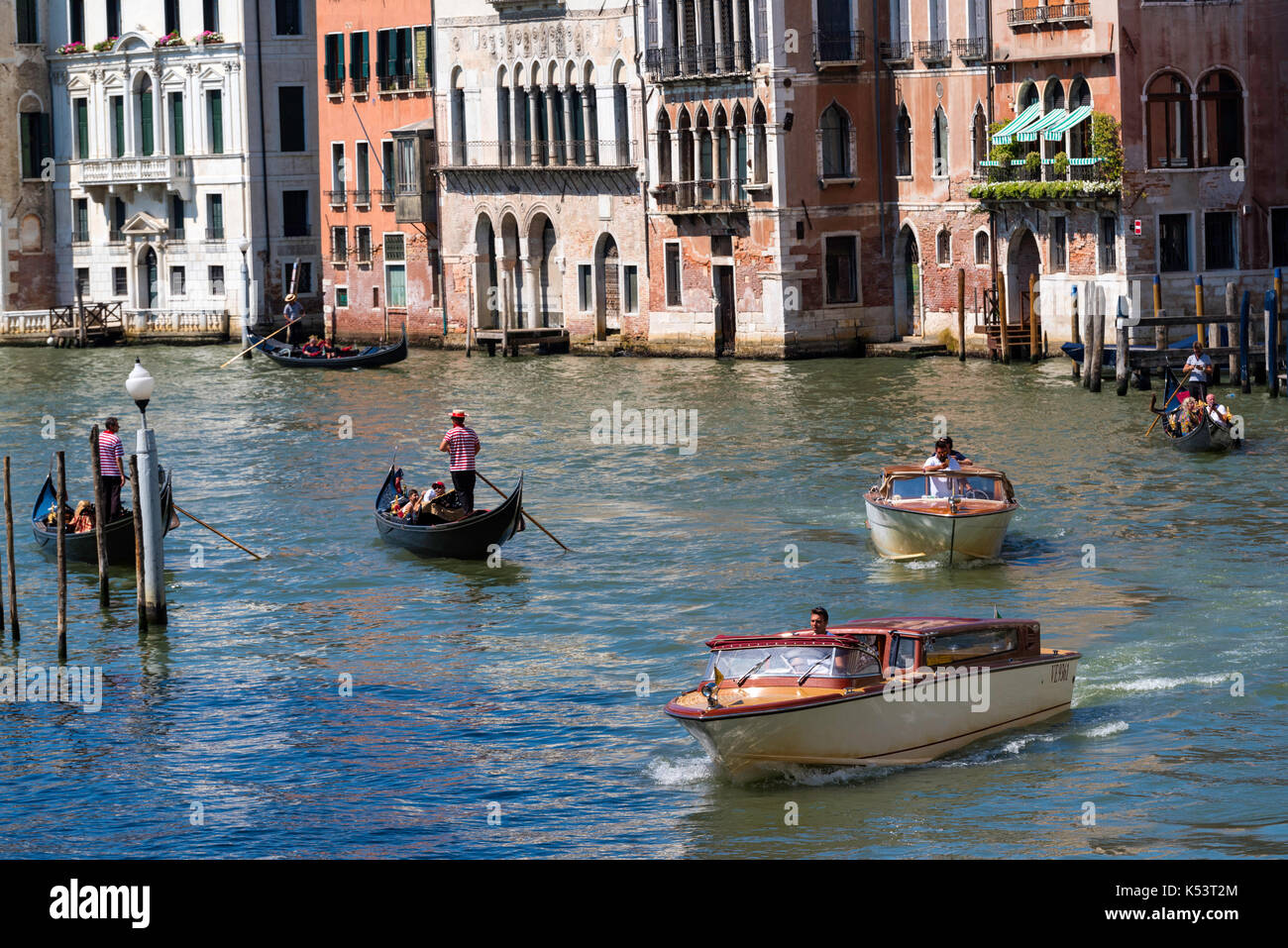 En Gondoles sur le Grand Canal de Venise, Italie Banque D'Images