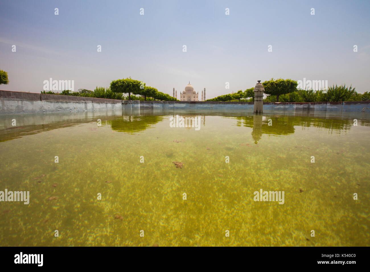 Le Taj Mahal sur la rive de la rivière Yamuna, Agra, Inde Banque D'Images