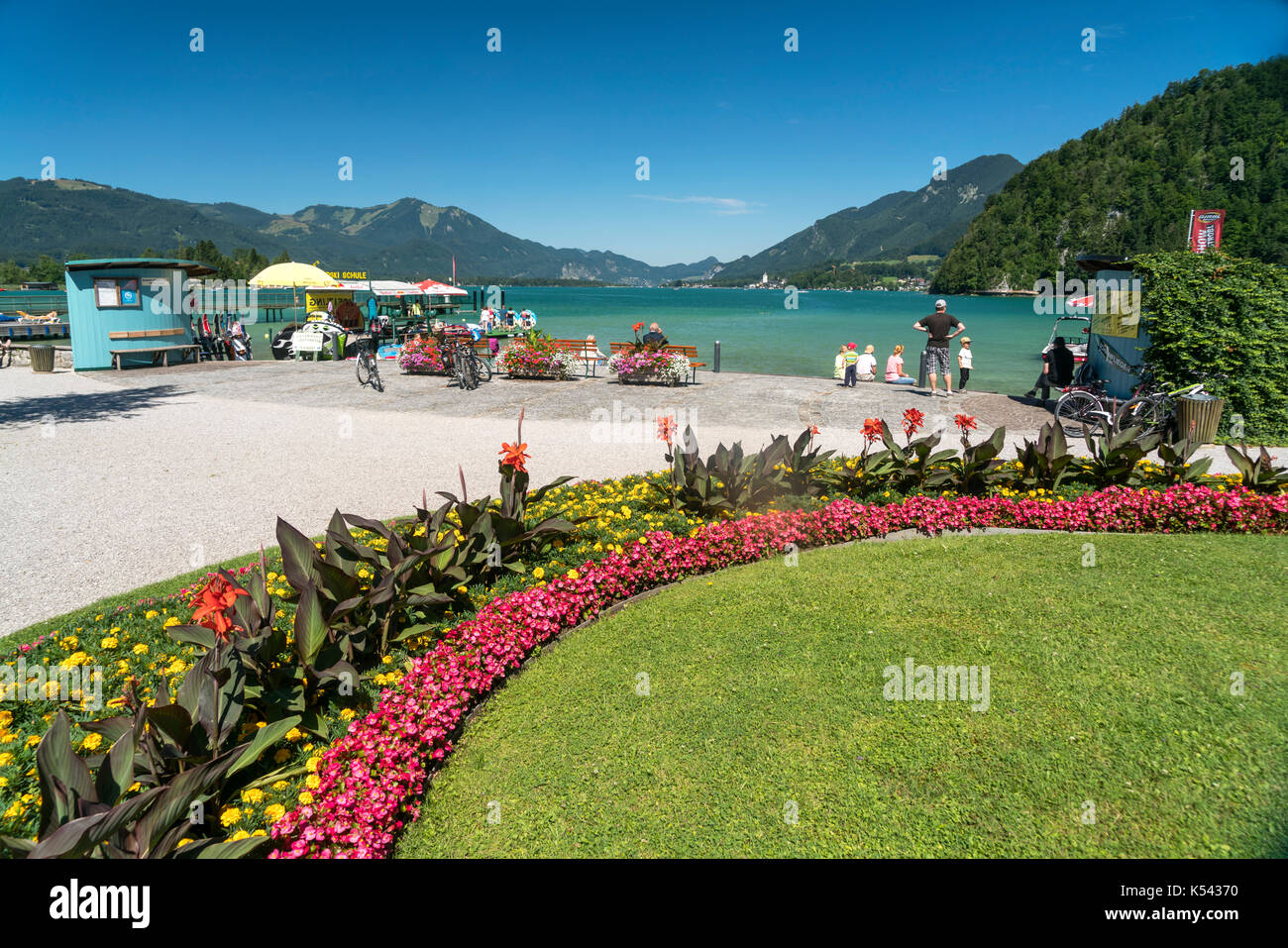 Promenade à Strobl am Wolfgangsee, Salzkammergut, Österreich | promenade à Strobl au lac Wolfgangsee, région de Salzkammergut, Autriche Banque D'Images