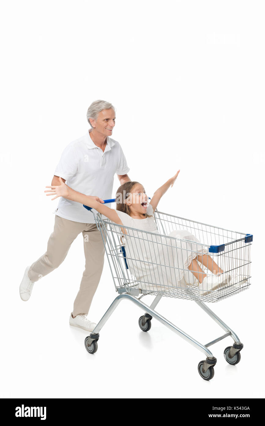 Grand-père équitation petite-fille dans panier Banque D'Images