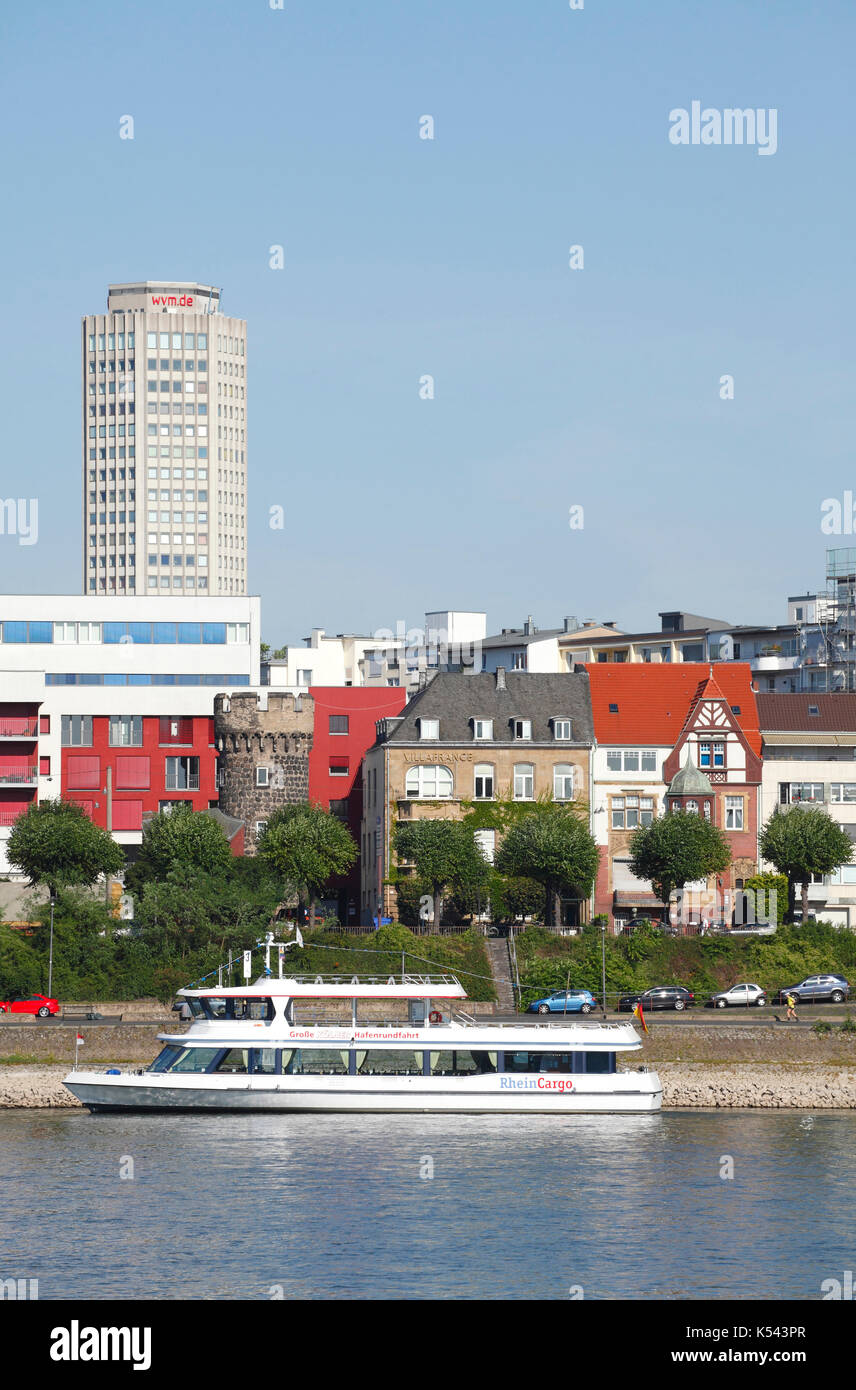 Konrad-Adenauer-Ufer, Wohnhäuser, Hochhaus Ringturm, Köln, Nordrhein-Westfalen, Deutschland I haute-tour et Maisons au Rhin à Konrad-Adenau Banque D'Images