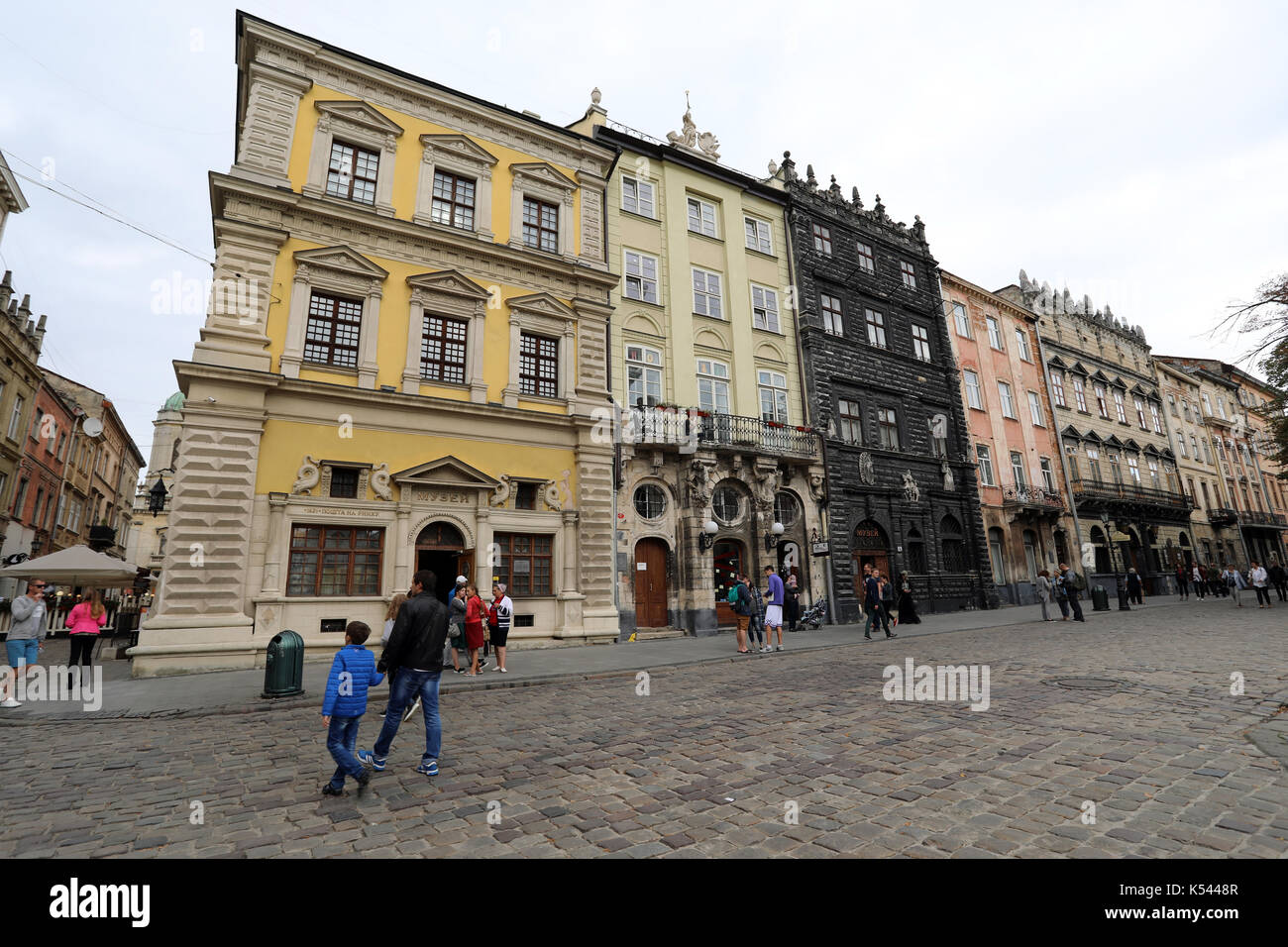 L'architecture traditionnelle de Rynok Square dans le centre de Lviv, Ukraine, le 28 août 2017. La région est inclus sur la liste du patrimoine mondial de l'UNESCO. Banque D'Images