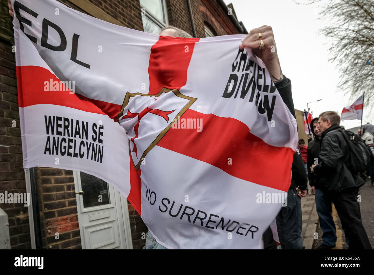 La Ligue de défense anglaise (EDL) de protestation dans la ville de Luton, Bedfordshire, Royaume-Uni. Banque D'Images