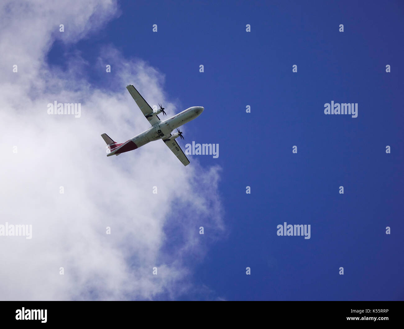 Mahebourg, mauritius - jan 15, 2017. un vol d'un avion civile loin au ciel bleu à l'île Maurice. Maurice a une économie à revenu intermédiaire supérieur selon Banque D'Images