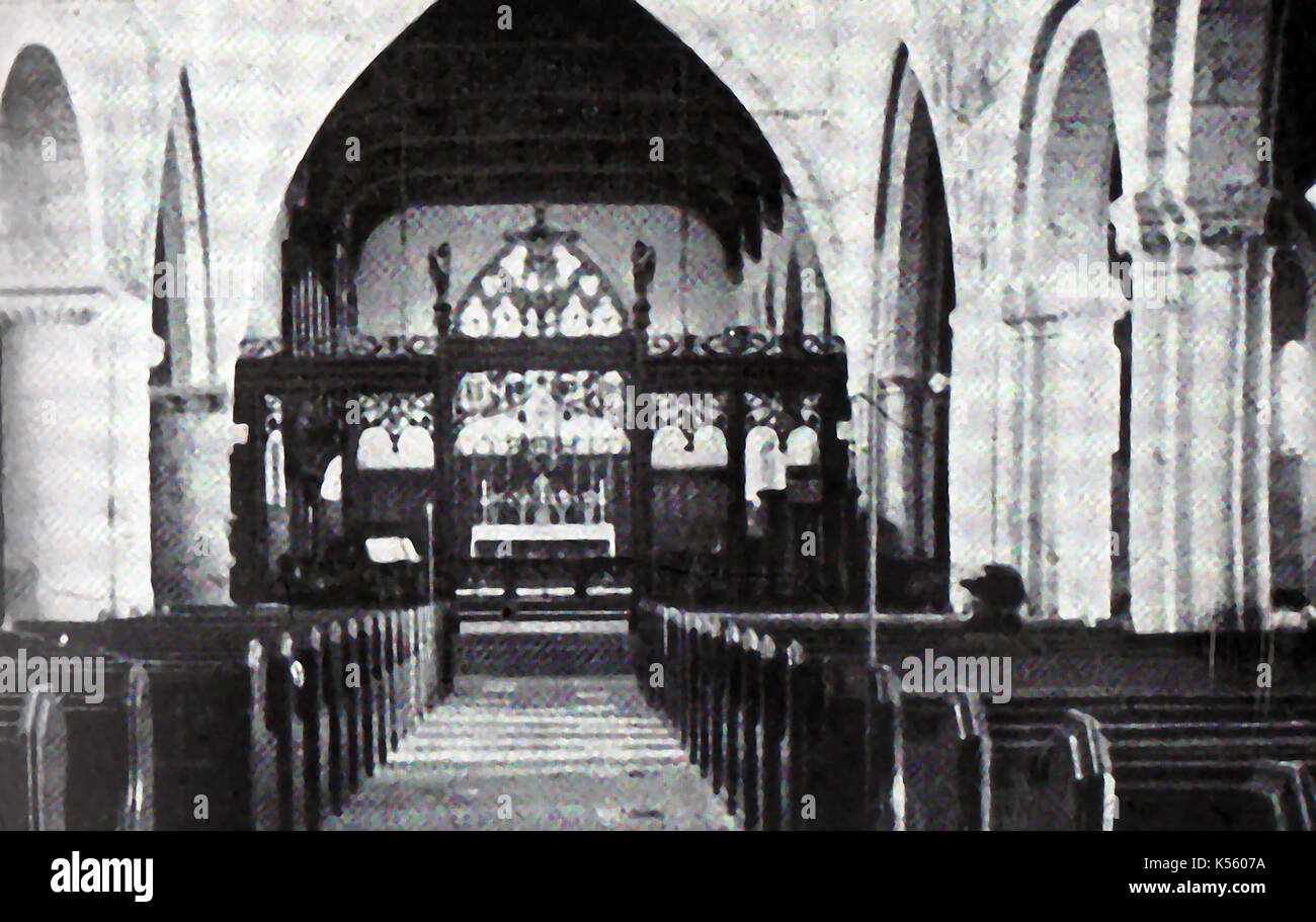 Une carte postale ancienne (vers 1920) de l'intérieur de pickering ancienne église dédiée à St Pierre et St Paul dans la ville de Pickering, North Yorkshire, uk Banque D'Images