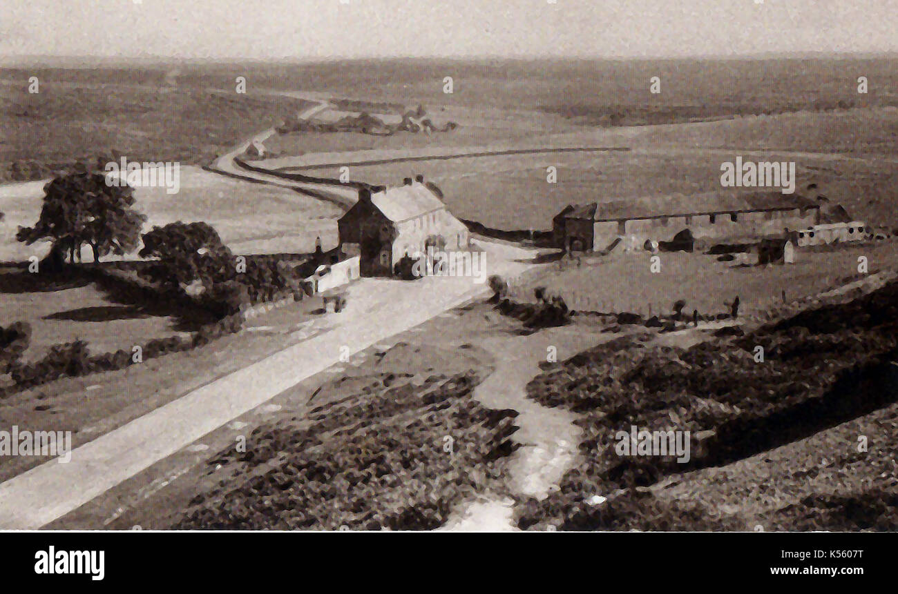 La lande du Yorkshire du nord entre scène & Pickering Whitby, montrant l'ancien Wagon & Horses Inn (plus tard l'Saltersgate Inn) et des bâtiments connexes avant qu'ils sont devenus l'abandon. Banque D'Images