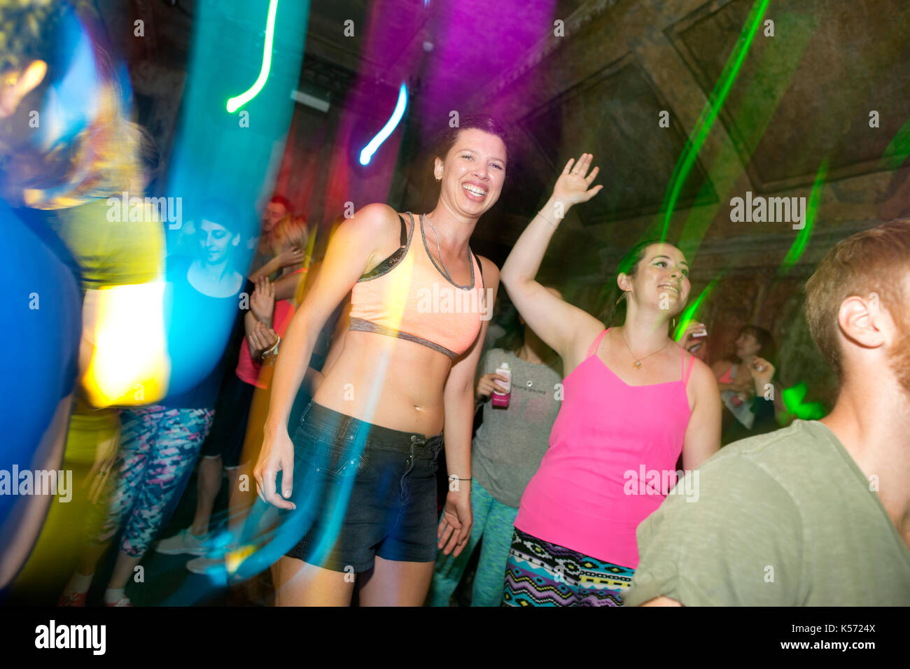 Daybreaker rave sobre, de remise en forme dernier phénomène, autre façon d'obtenir de l'exercices du matin Banque D'Images