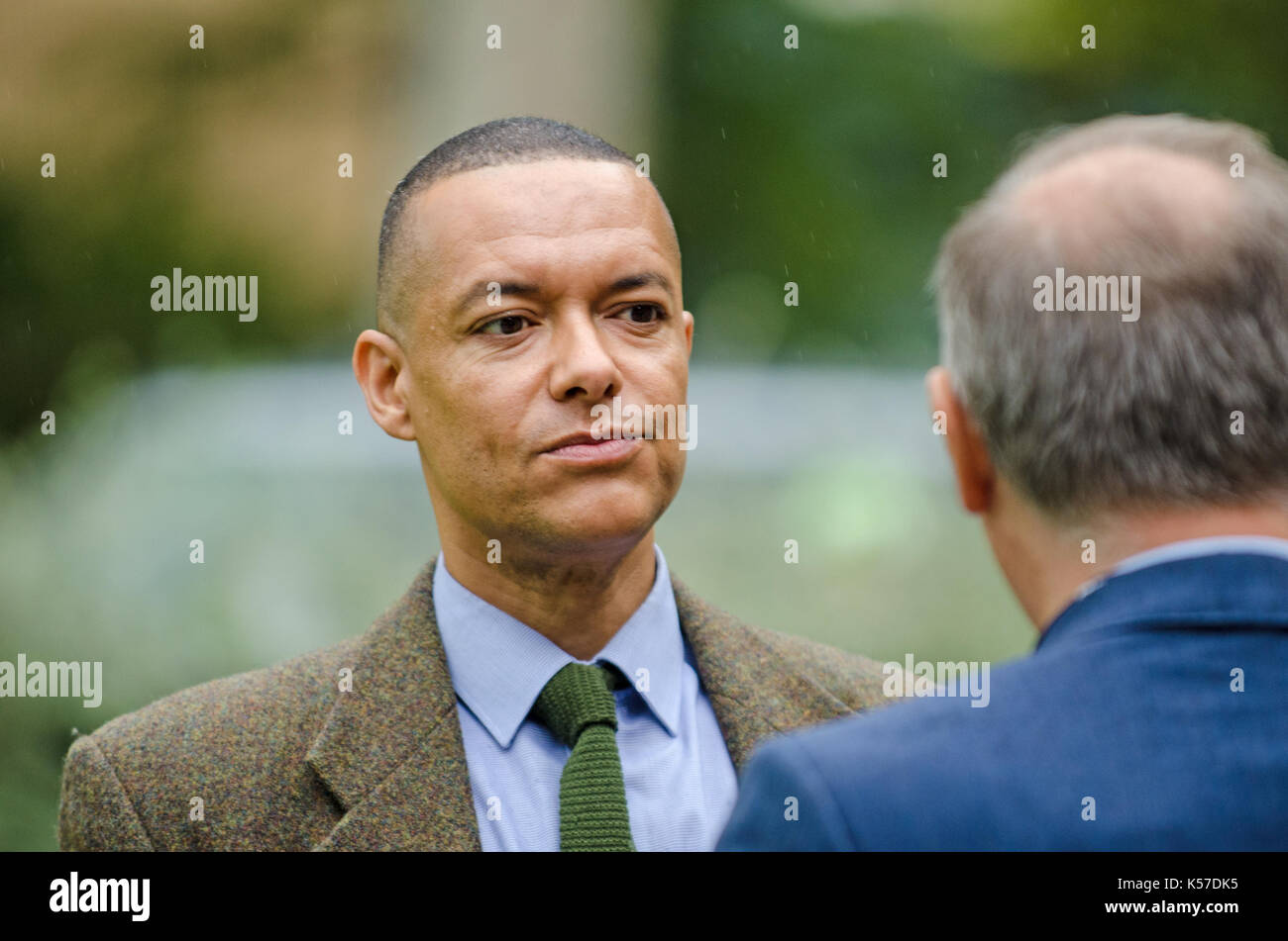 Clive Lewis MP (Travail : Norwich Sud) interviewé sur College Green, Westminster, comme le Parlement débat sur le retrait de l'UE (sept 2017) Projet de loi Banque D'Images