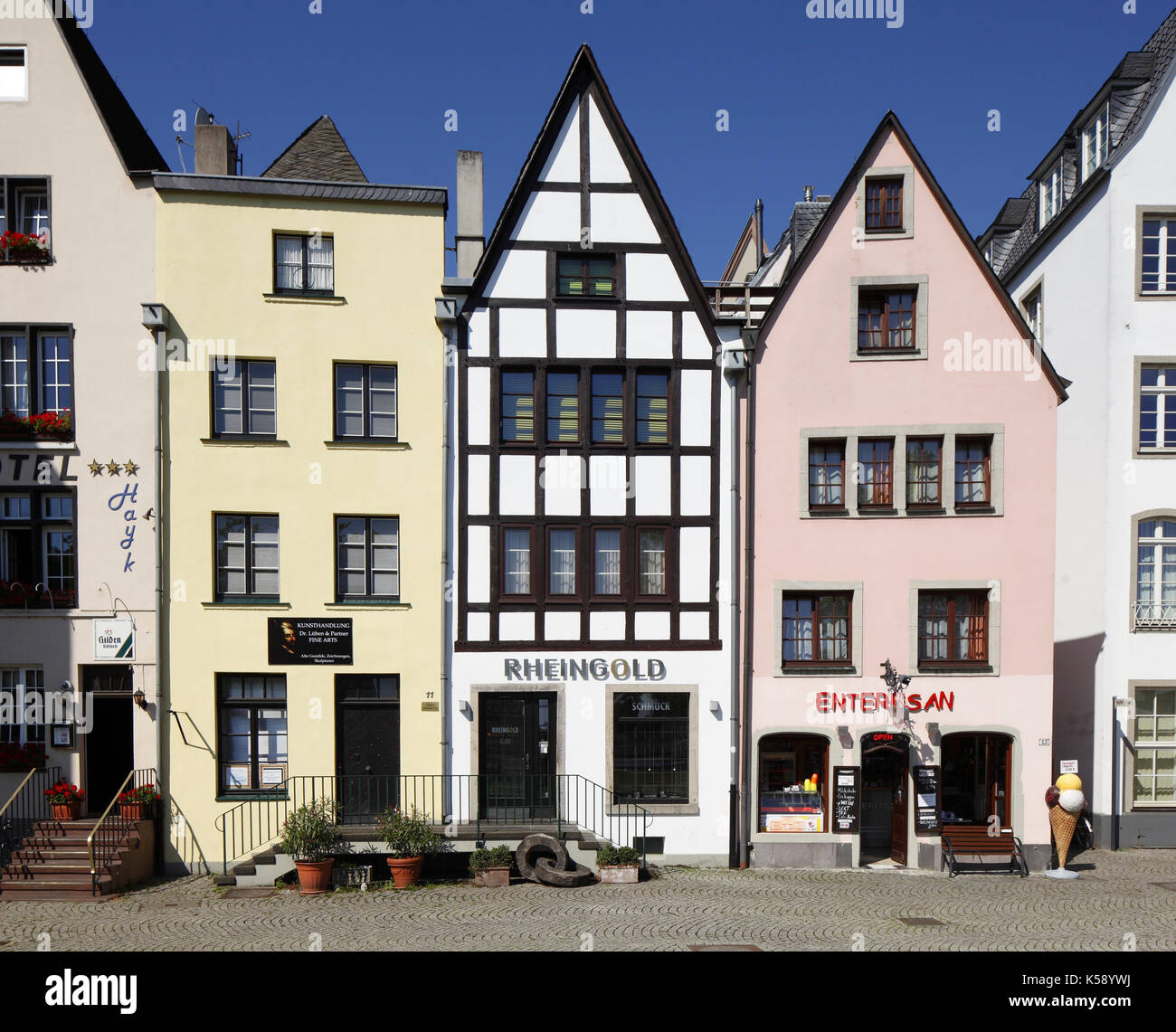 Häuser am Rheinufer, Köln, Nordrhein-Westfalen, Deutschland I Maisons dans la vieille ville, Cologne, Rhénanie-du-Nord-Westphalie, Allemagne Banque D'Images