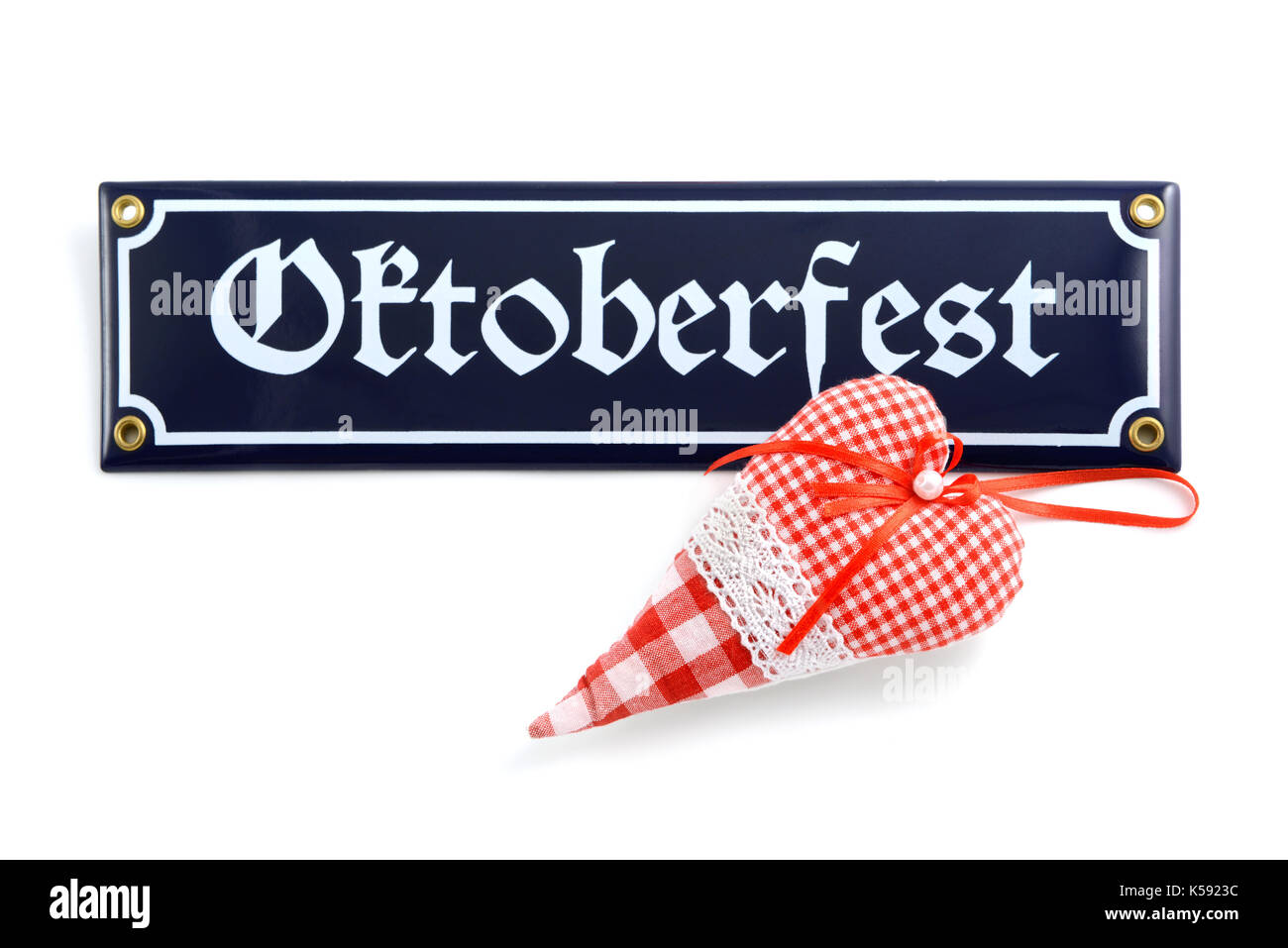 Signe de l'Oktoberfest avec coeur blanc sur fond isolé Banque D'Images