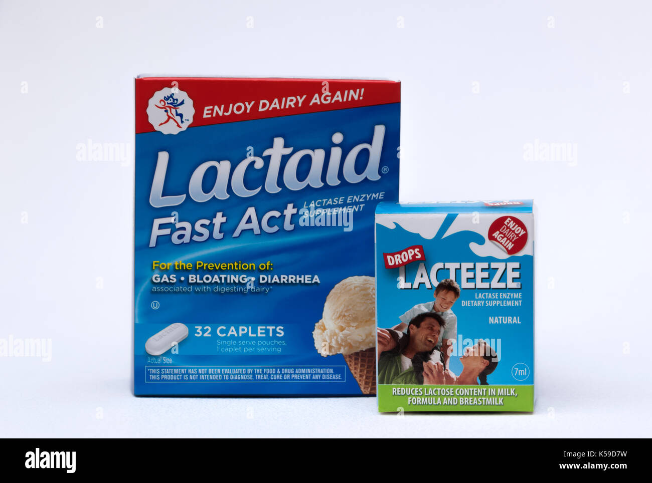 Lactaid Comprimés et gouttes Lacteeze sont disgestive sida. Leurs enzymes lactase prévenir l'intolérance au lactose des produits laitiers. Banque D'Images