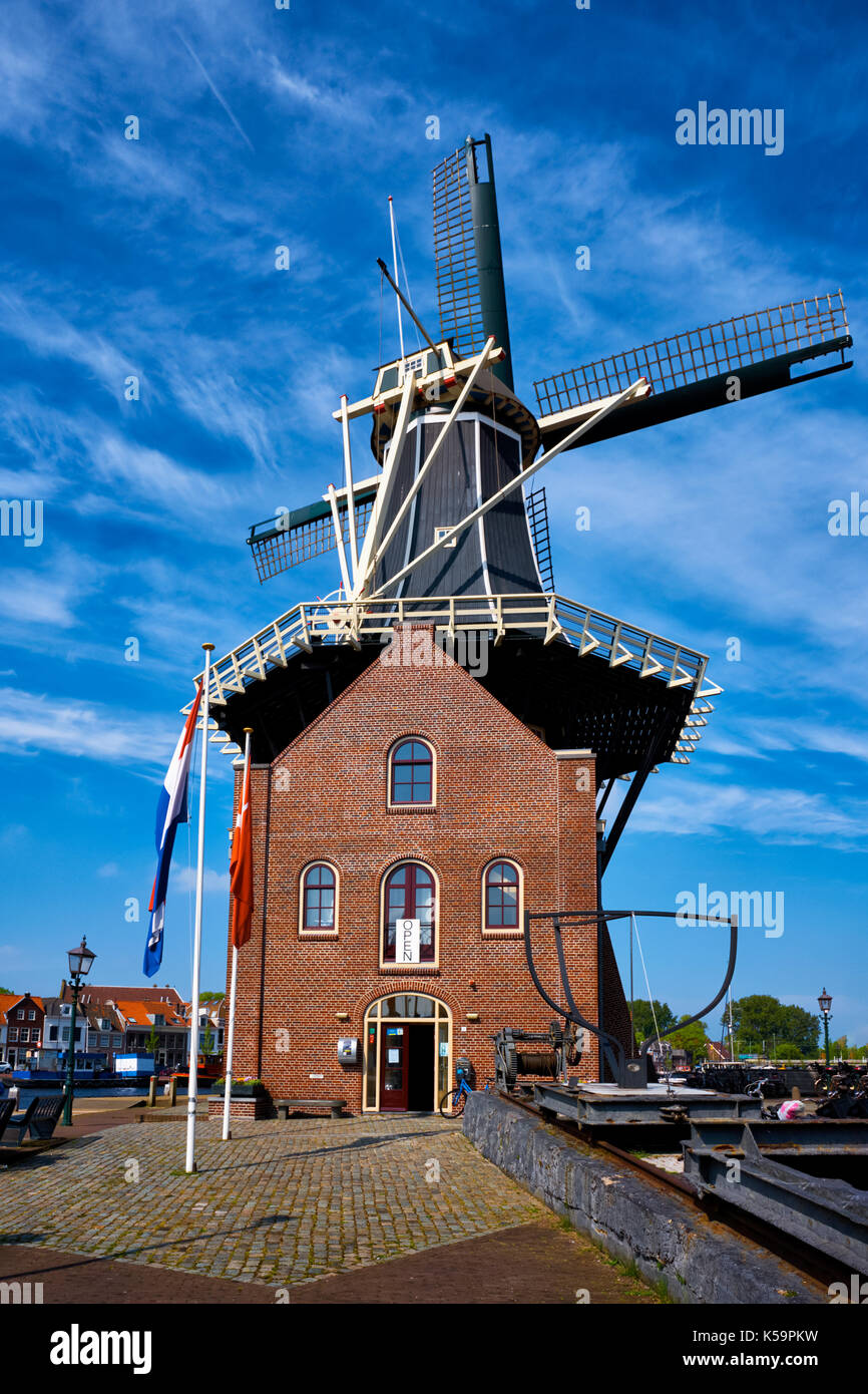 Moulin de adriaan sur la rivière spaarne. harlem, Pays-Bas. Banque D'Images