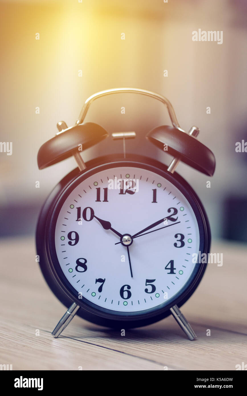 Vintage horloge de table Bureau d'affaires, selective focus Banque D'Images