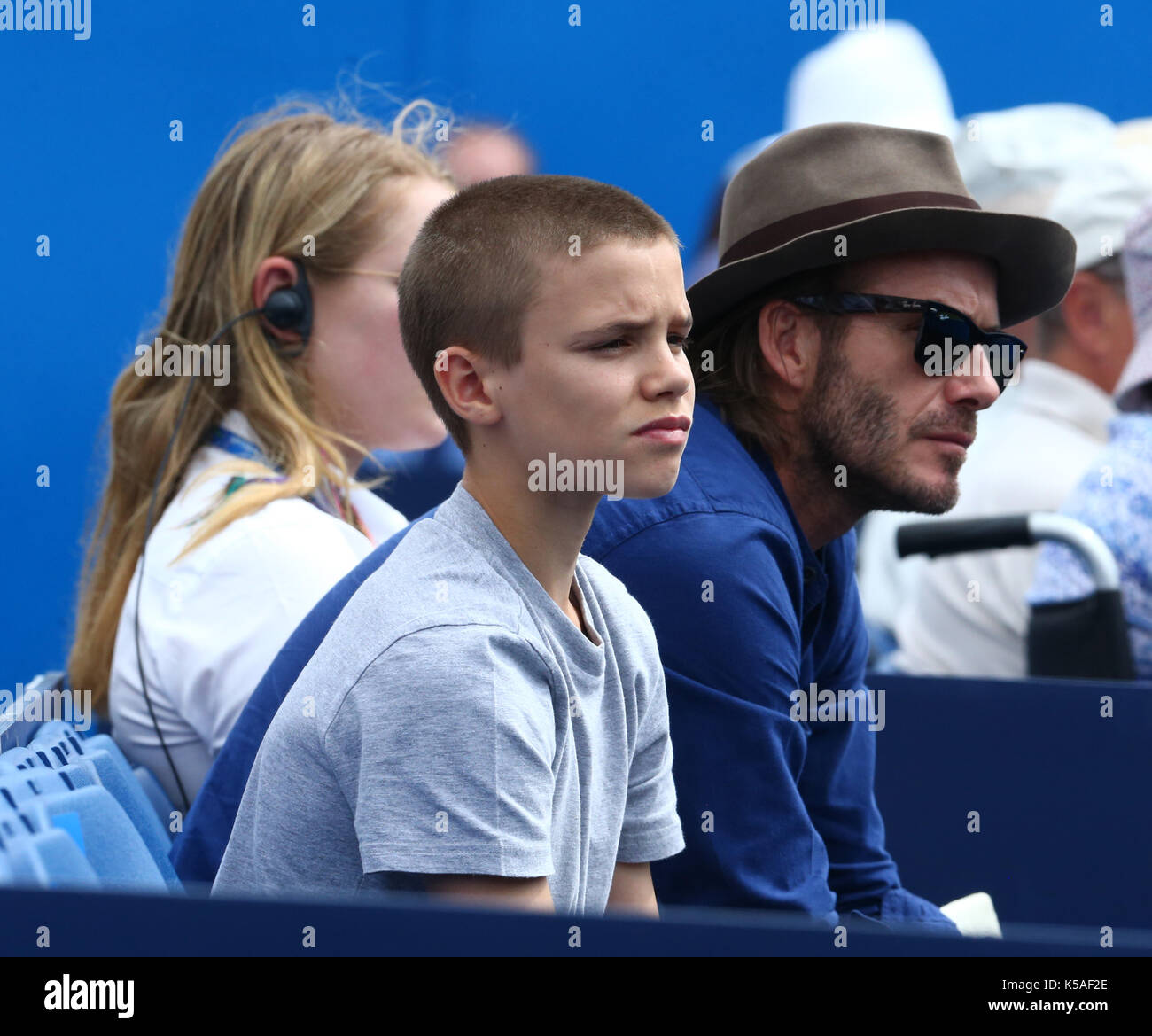 David Beckham et Romeo Beckham regardant Sam Querrey (USA) pendant les singles hommes Round Two match des Championnats ATP Aegon au Queen's Club avec: David Beckham, Romeo Beckham où: Londres, Grand Londres, Royaume-Uni quand: 22 juin 2017 crédit: WENN.com Banque D'Images