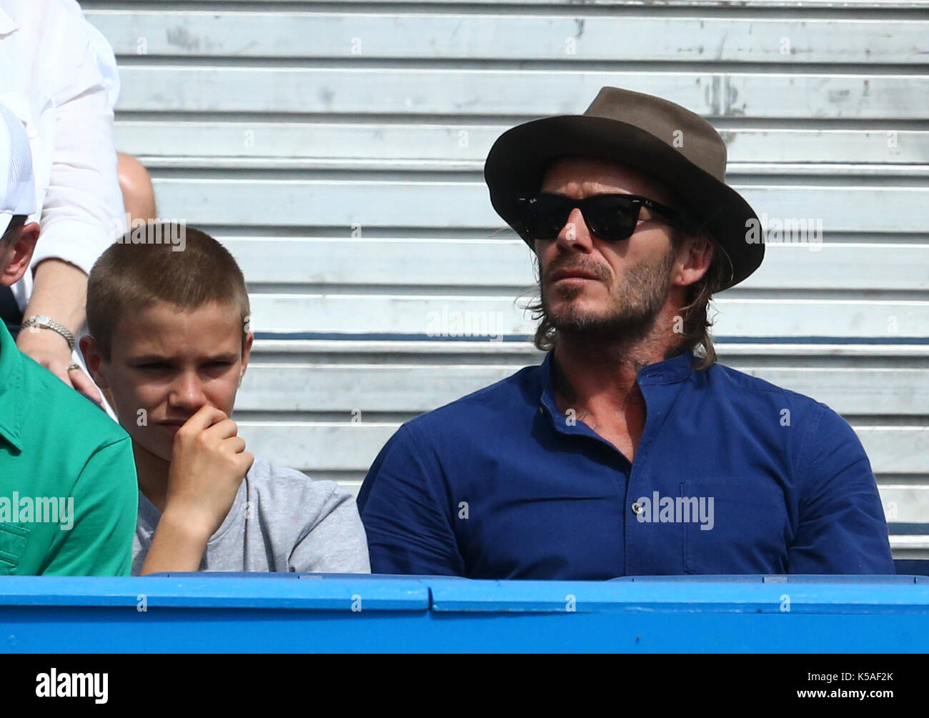 David Beckham et Romeo Beckham regardant Sam Querrey (USA) pendant les singles hommes Round Two match des Championnats ATP Aegon au Queen's Club avec: David Beckham, Romeo Beckham où: Londres, Grand Londres, Royaume-Uni quand: 22 juin 2017 crédit: WENN.com Banque D'Images