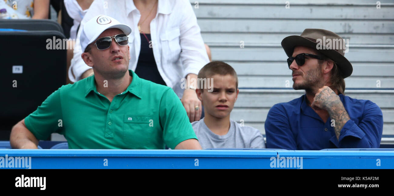 David Beckham et Romeo Beckham regardant Sam Querrey (USA) pendant les singles hommes Round Two match des Championnats ATP Aegon au Queen's Club avec: David Beckham, Romeo Beckham où: Londres, Grand Londres, Royaume-Uni quand: 22 juin 2017 crédit: WENN.com Banque D'Images
