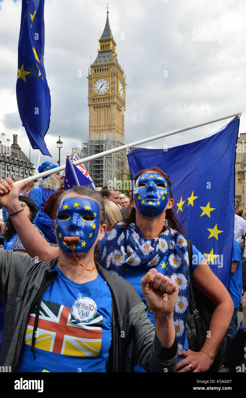 Des manifestants à la place du parlement au cours d'un pro-UE pour l'Europe de mars à Londres. Banque D'Images