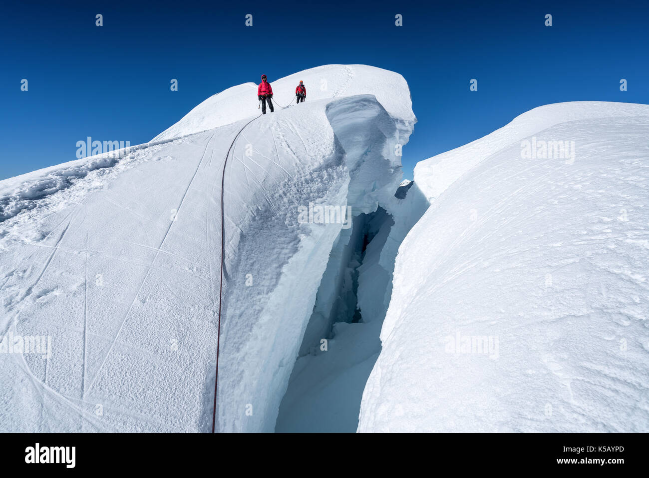 En randonnées dans la vallée de Santa Cruz, l'Artesonraju, Cordillère blanche, Pérou Banque D'Images