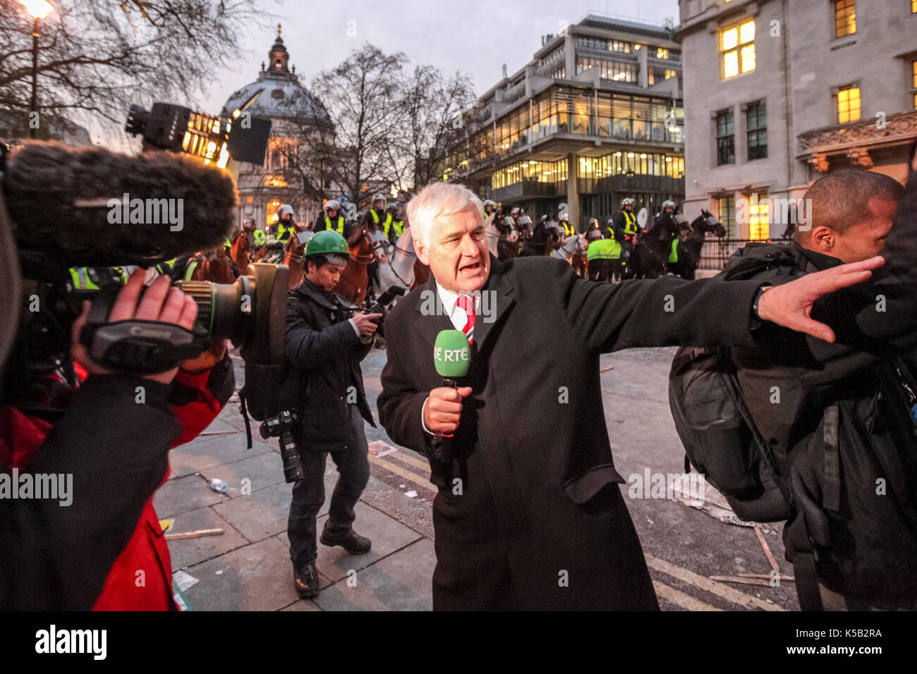 Les manifestations étudiantes et les troubles civils à Londres contre l'augmentation des frais de scolarité universitaires. Banque D'Images