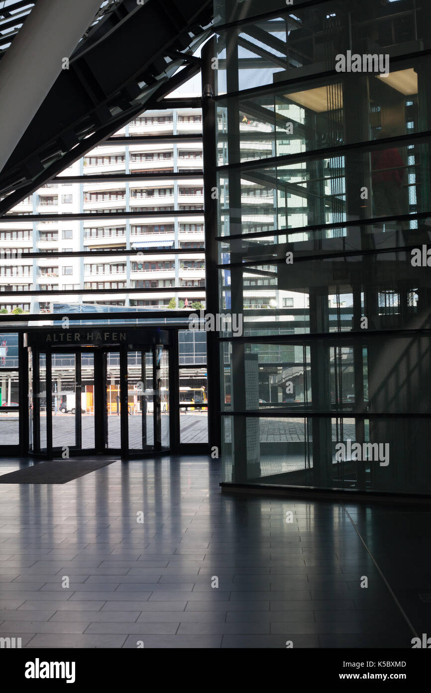 Interiors, l'architecture, la lumière et l'obscurité, ascenseur, Hambourg, Allemagne Banque D'Images