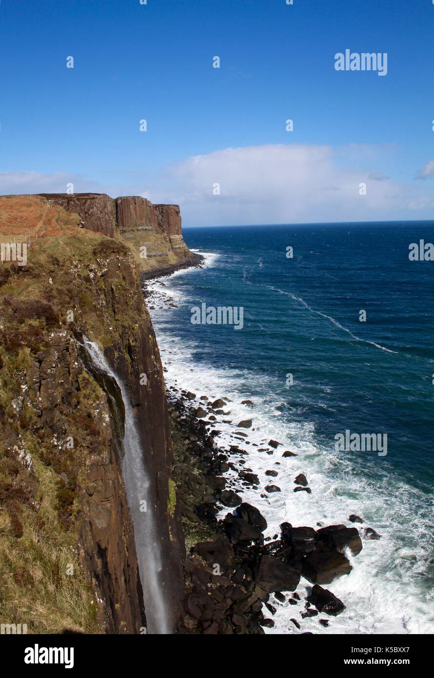 Kilt rock cascade sur l'île de Skye Banque D'Images