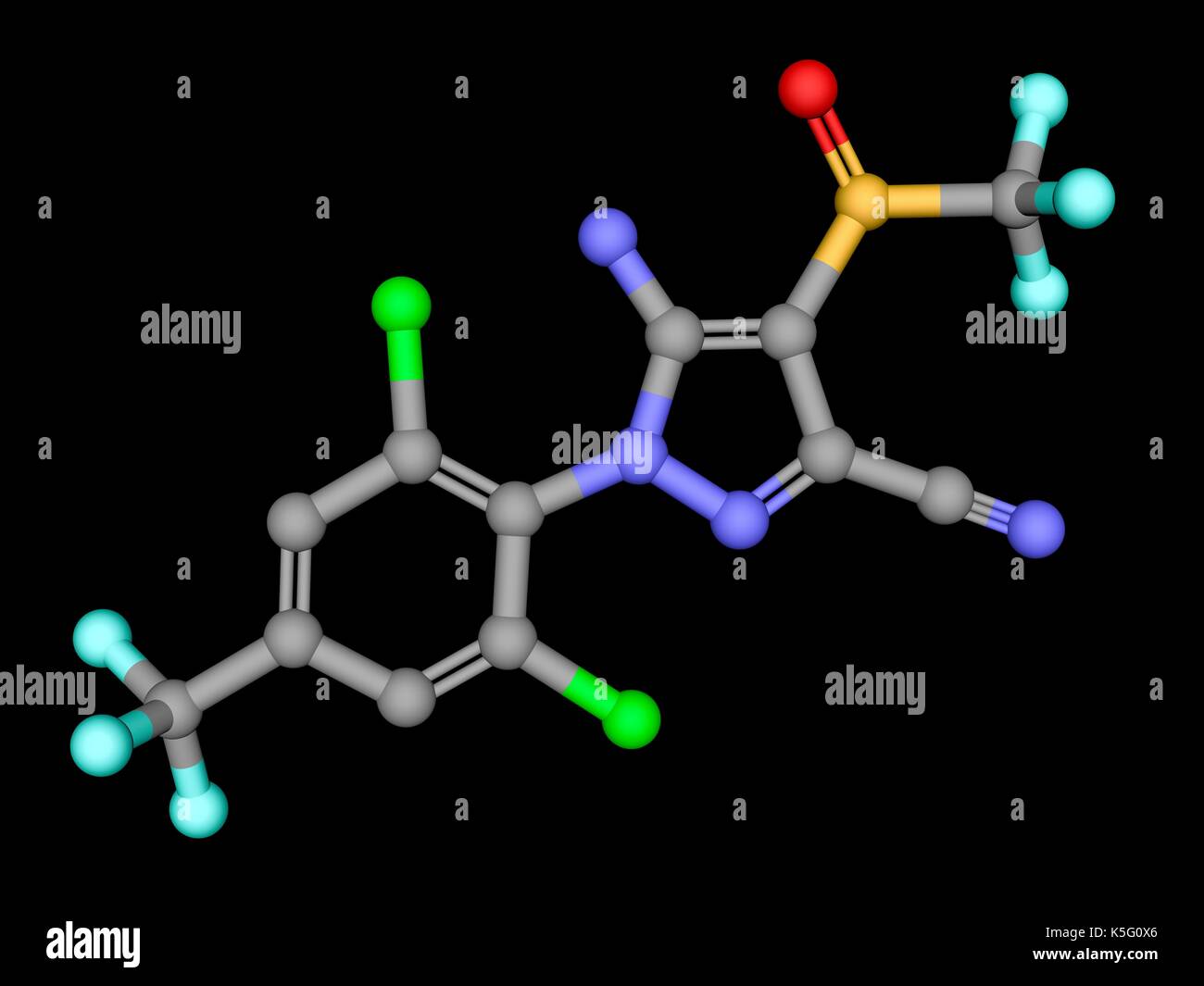 L'insecticide Fipronil, bille et stick modèle moléculaire. Les atomes sont représentés comme des sphères avec codage couleur : gris (carbone), l'oxygène (rouge), l'azote (bleu), le chlore (vert), le fluor (cyan), le soufre (jaune). Des hydrogènes sont cachés. Banque D'Images