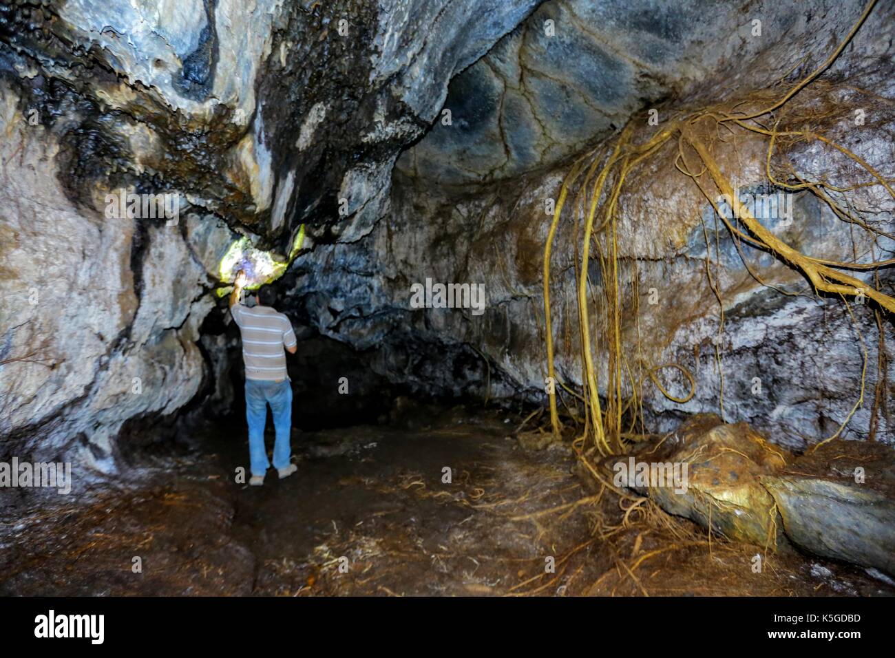 Vieille grotte de lave du volcan Masaya au Nicaragua Banque D'Images