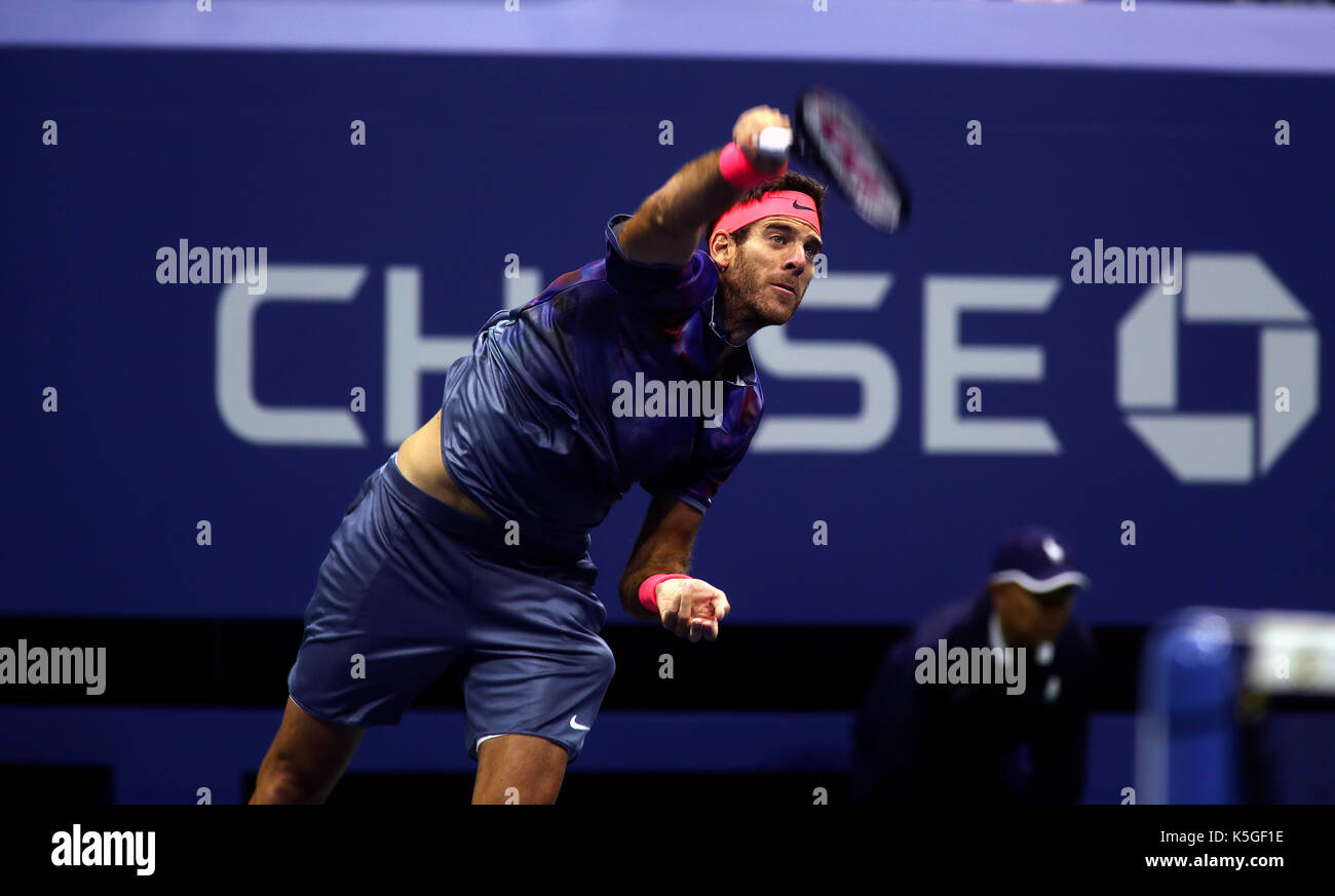 US Open de Tennis : New York, 8 septembre, 2017 - L'Argentine, Juan Martin del Potro en poste au cours de sa défaite face à Rafael Nadal de l'Espagne dans leur match de demi-finale à l'US Open à Flushing Meadows, New York. Banque D'Images