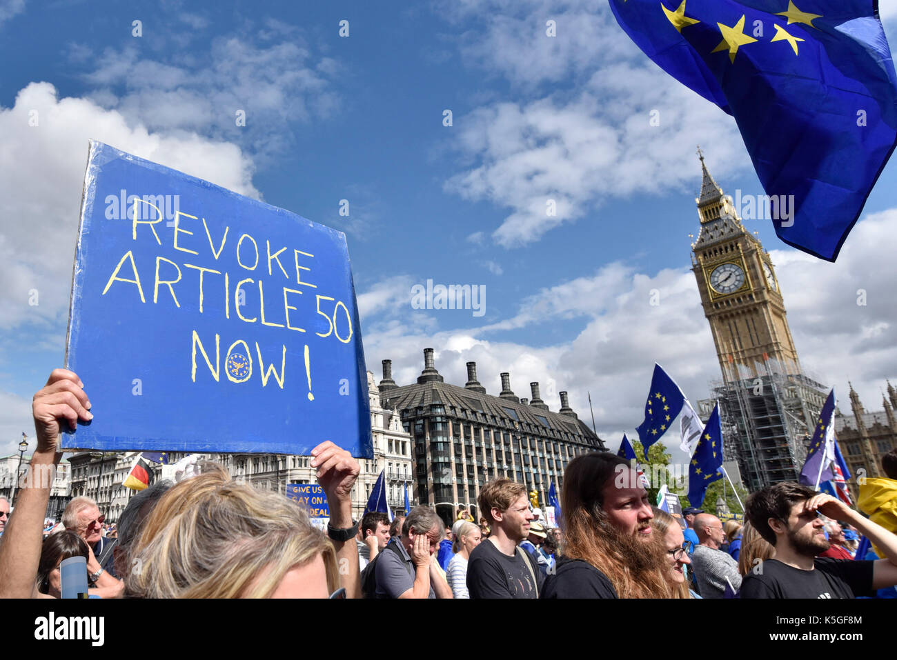 Londres, Royaume-Uni. 9 septembre 2017. Anti-Brexit manifestants prendre part à une marche pour l'Europe rassemblement à la place du Parlement faisant campagne pour le renouvellement de l'adhésion de l'Union européenne. Crédit : Stephen Chung / Alamy Live News Banque D'Images
