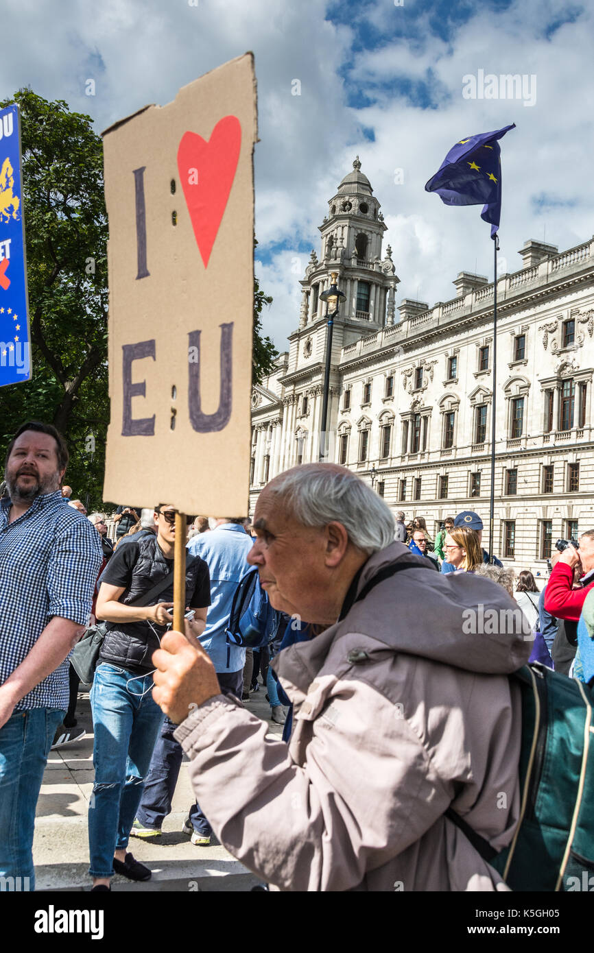 Londres, Royaume-Uni. 9 septembre 2017. J'aime l'UE - sortir de la manifestation du Brexit sur la place du Parlement, Westminster. Les marcheurs exigent que la Grande-Bretagne reste dans l'Union européenne. Banque D'Images