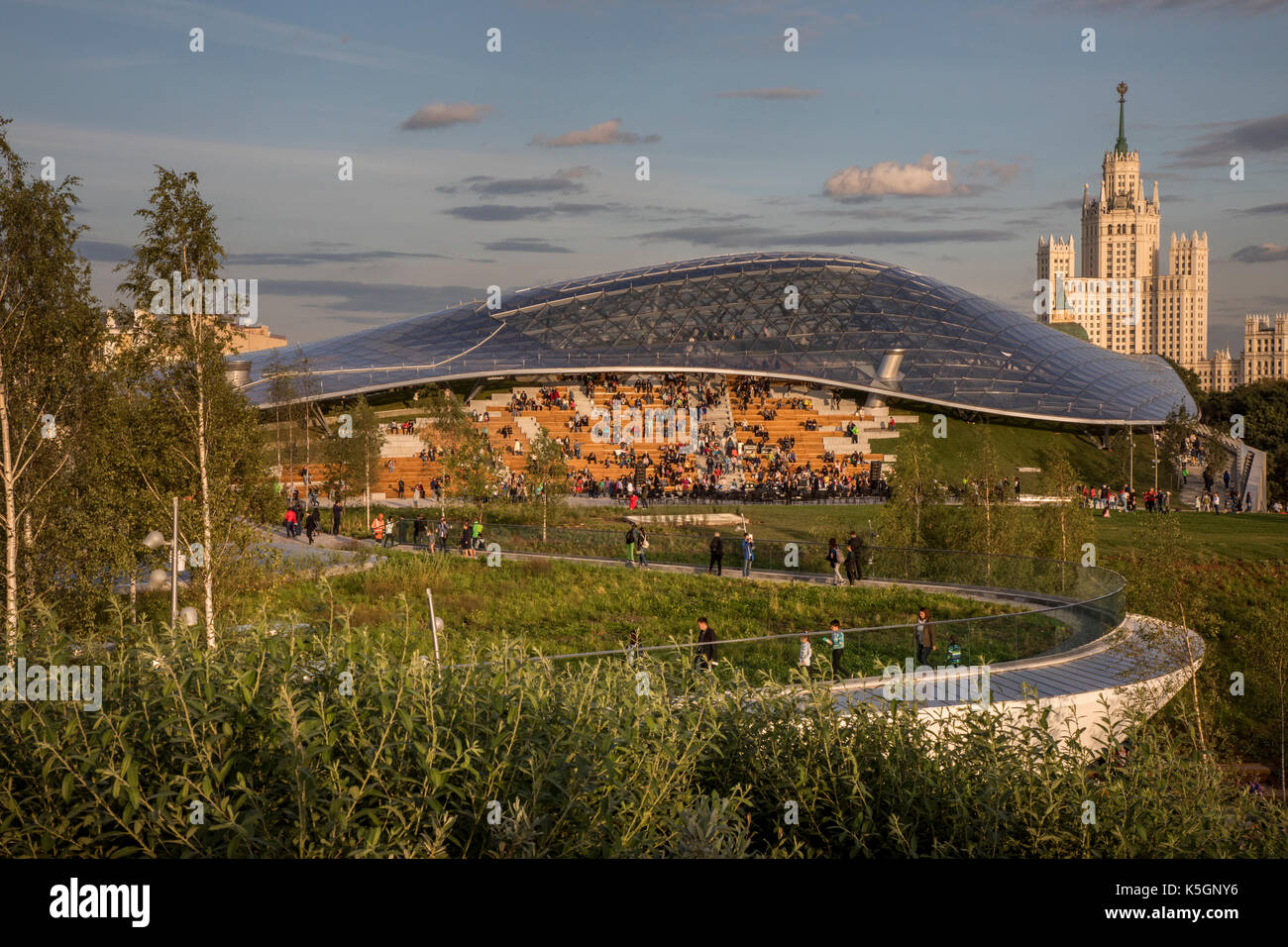 Moscou, Russie. 9 Septembre, 2017. L'ouverture Zaryadye Park, près de la Place Rouge à Moscou, Russie centrale Crédit : Nikolay Vinokourov/Alamy Live News Banque D'Images