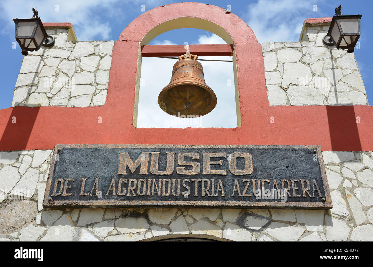 Remedios, Cuba - juillet 27, 2016 : panneau d'entrée au musée de l'industrie du sucre et du musée de la vapeur à remedios, est un vieux moulin à sucre cubain avec son propre Banque D'Images
