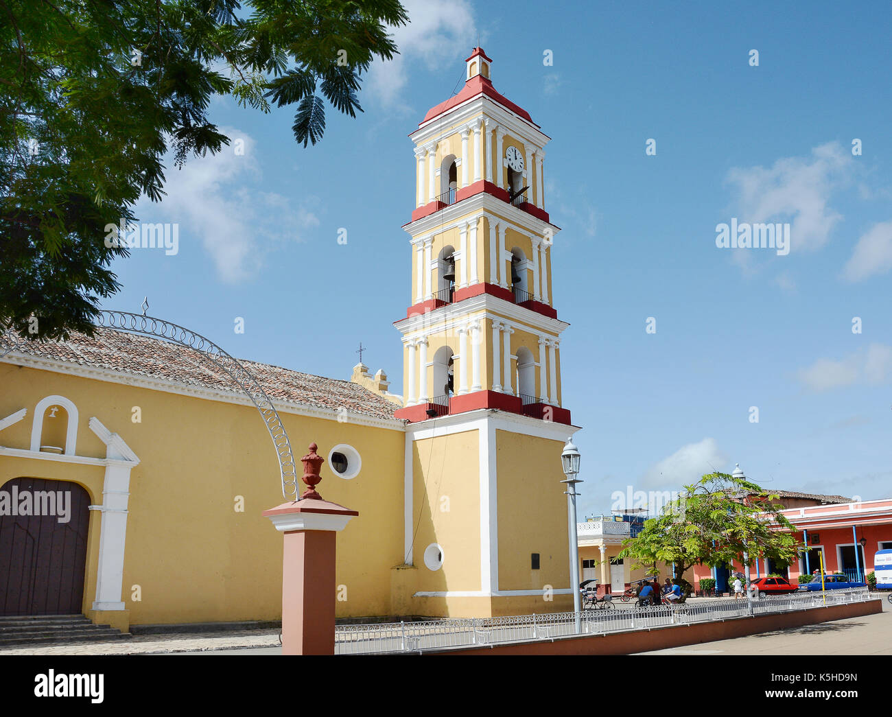 Remedios, Cuba - juillet 27, 2016 : principales église paroissiale de San Juan Bautista dans la plaza isabel ii. l'église abrite 13 autels richement décoré. Banque D'Images