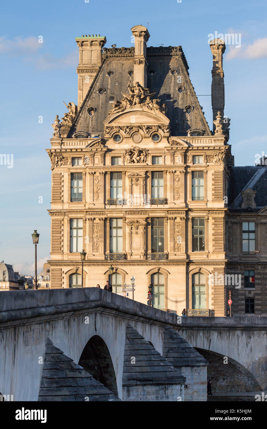 La Seine, le Pont Royal et le Louvre, Paris Banque D'Images