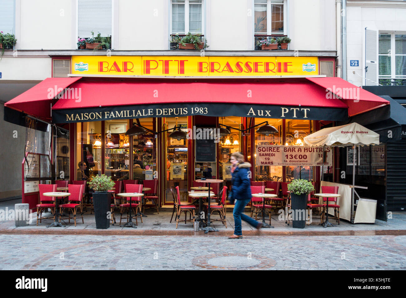 Bar restaurant ptt sur la rue Cler dans le 7ème arrondissement, Paris Banque D'Images