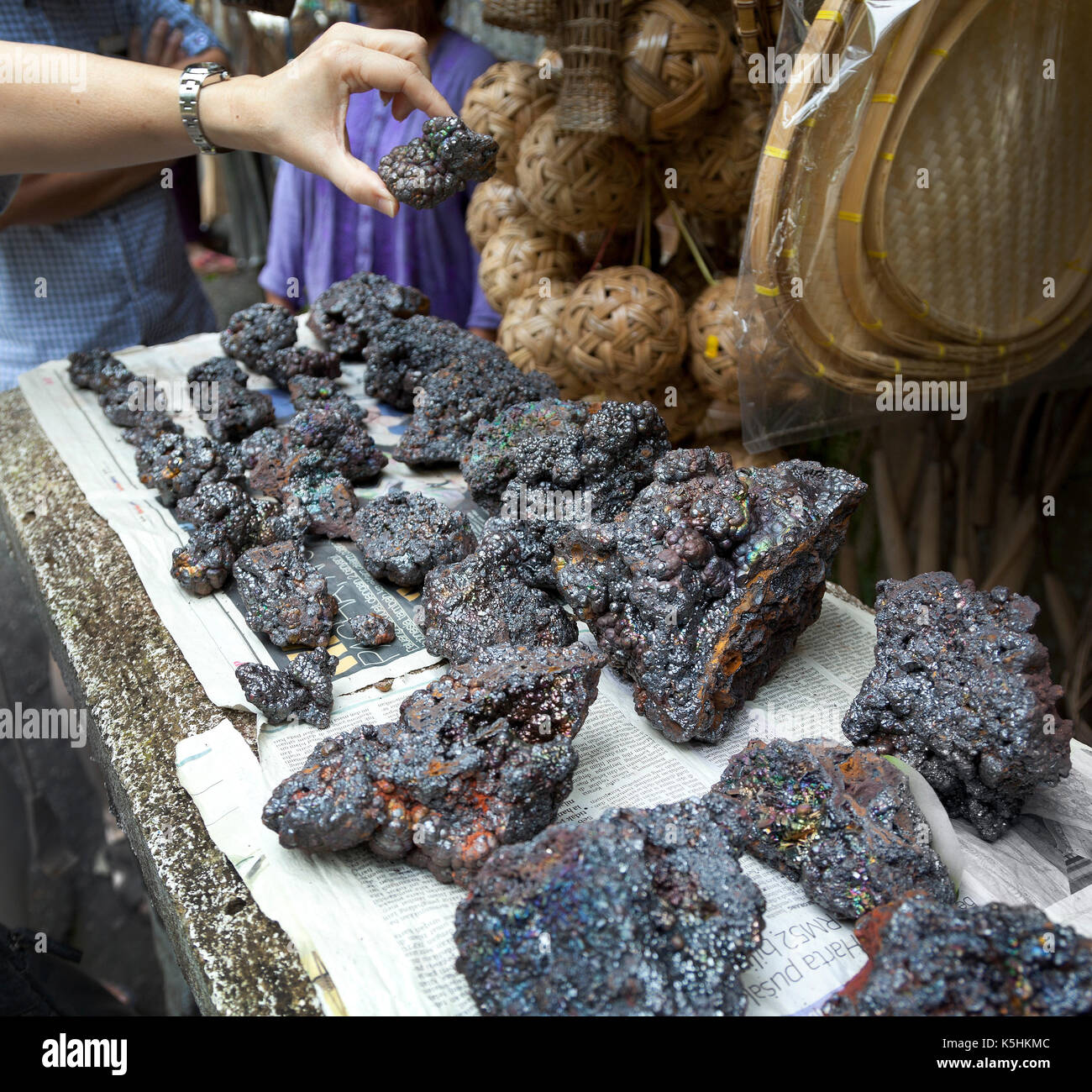 Des échantillons de minerais à vendre at a market stall, Cameron Highlands, Malaisie Banque D'Images