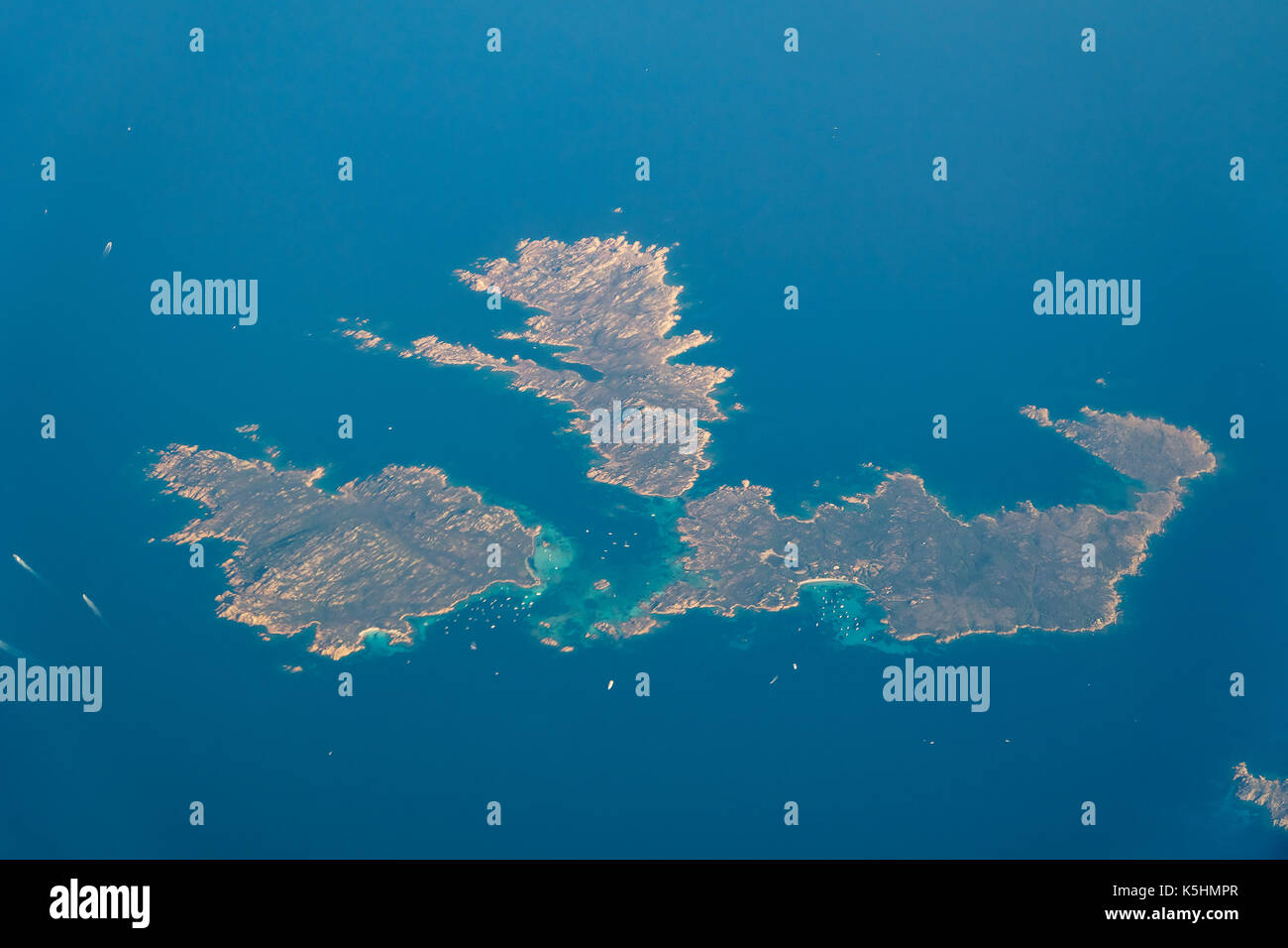 La terre vue d'îles en mer méditerranée Banque D'Images