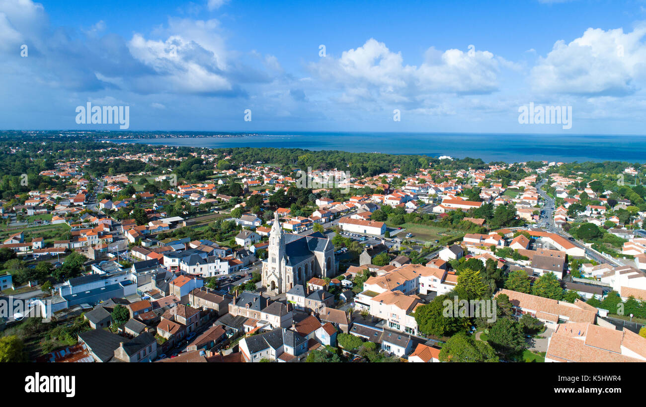 Une vue aérienne de saint michel chef-chef de village de Loire atlantique Banque D'Images