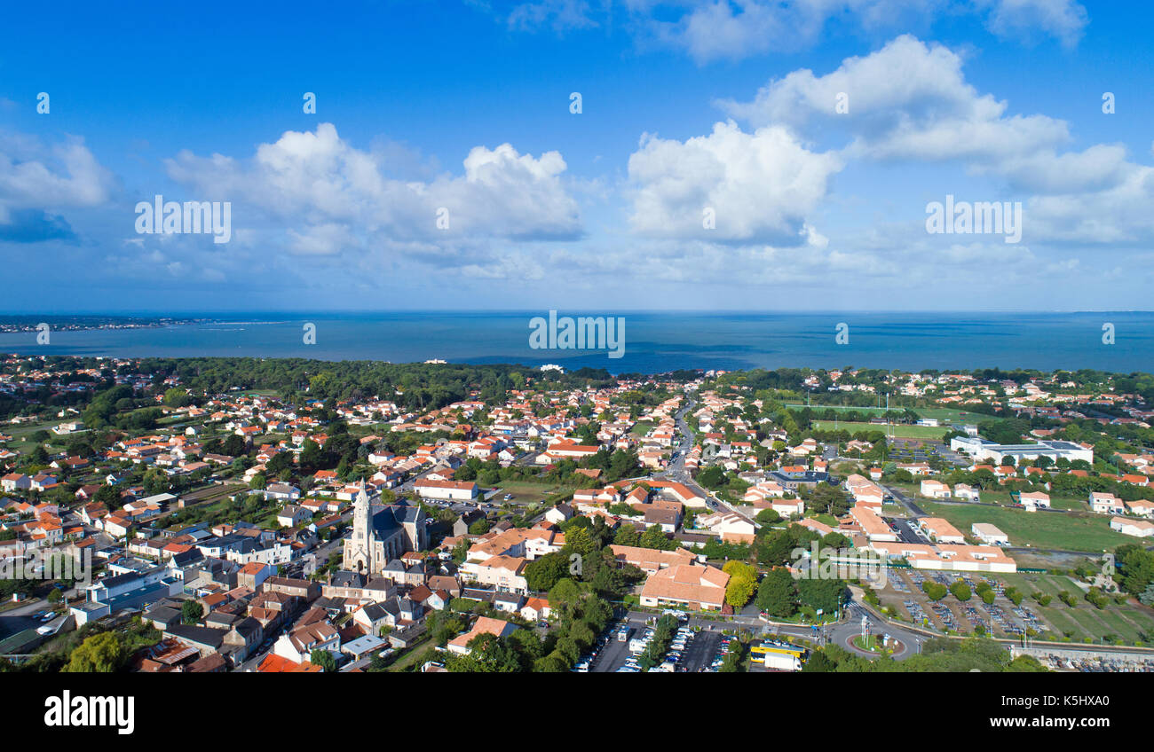 Une vue aérienne de saint michel chef-chef de village de Loire atlantique Banque D'Images