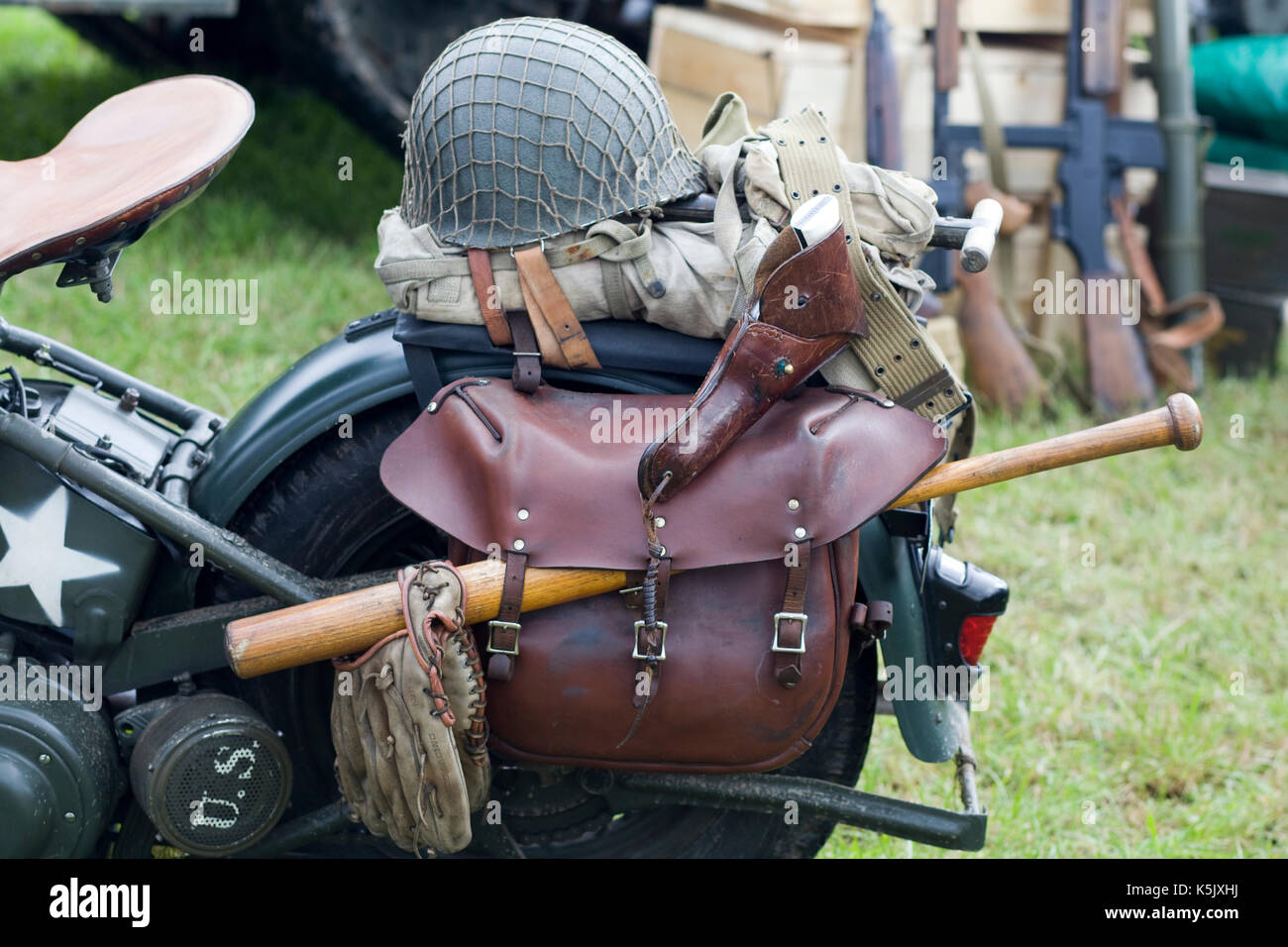 Avec de l'équipement moto militaire américain Photo Stock - Alamy