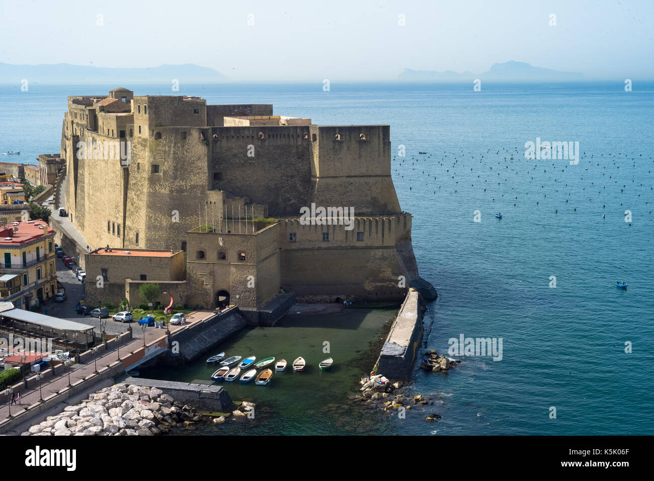 Vue de Castel dell'Ovo à Naples, Italie Banque D'Images
