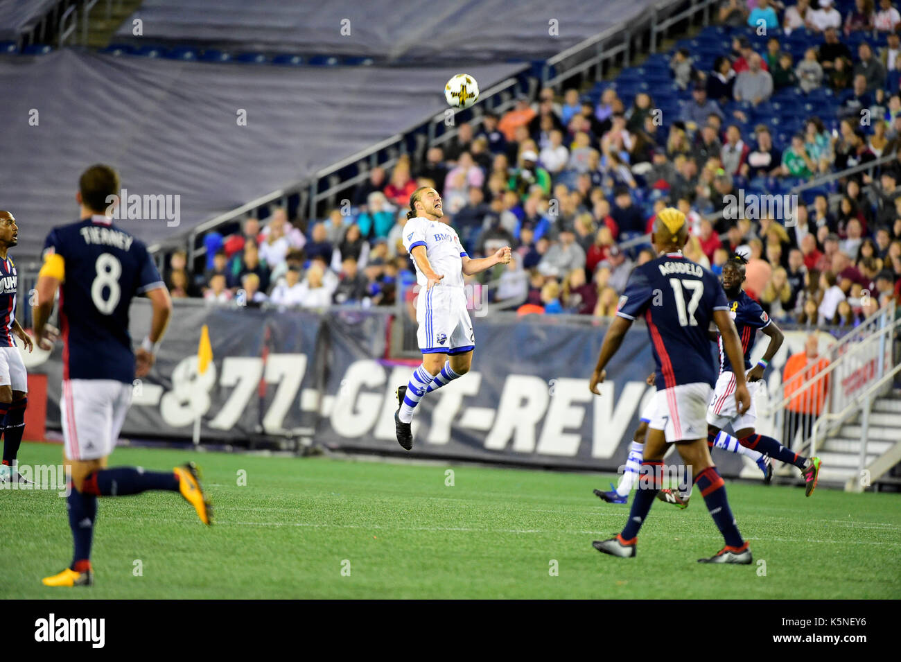 Foxborough, Massachusetts 9 Sep 2017. Le milieu de terrain de l'Impact de Montréal Samuel Piette (29) à la tête de la balle pendant le jeu entre la MLS Impact de Montréal et le New England Revolution tenue au Stade Gillette à Foxborough dans le Massachusetts. Défaite 1-0 de l'impact de la révolution. Eric Canha/CSM/Alamy Live News Banque D'Images